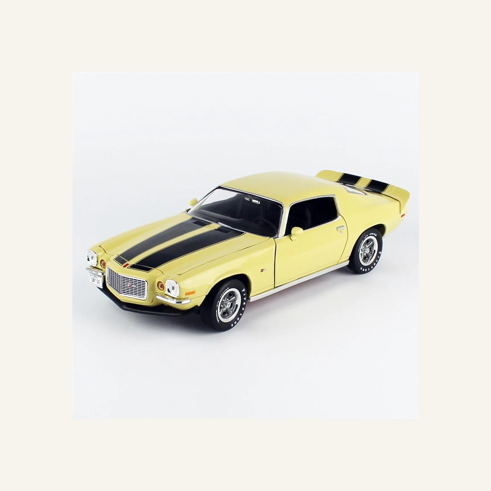 AutoWorld AMM1311 1/18 Ölçek, 1972 Chevrolet Camaro Z/28 RS, Cream Yellow