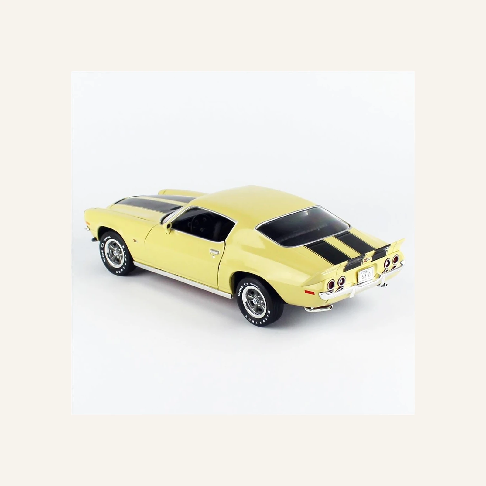 AutoWorld AMM1311 1/18 Ölçek, 1972 Chevrolet Camaro Z/28 RS, Cream Yellow