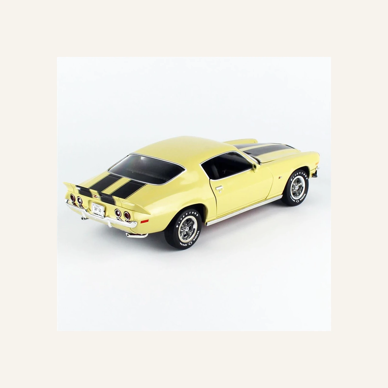 AutoWorld AMM1311 1/18 Ölçek, 1972 Chevrolet Camaro Z/28 RS, Cream Yellow
