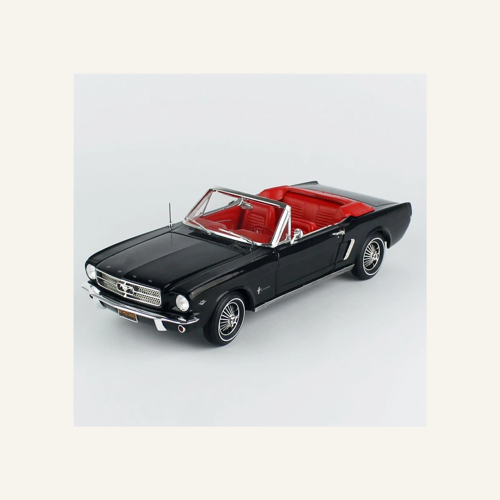 AutoWorld AMM1312 1/18 Ölçek, 1964.5 Ford Mustang Convertible, Raven Black