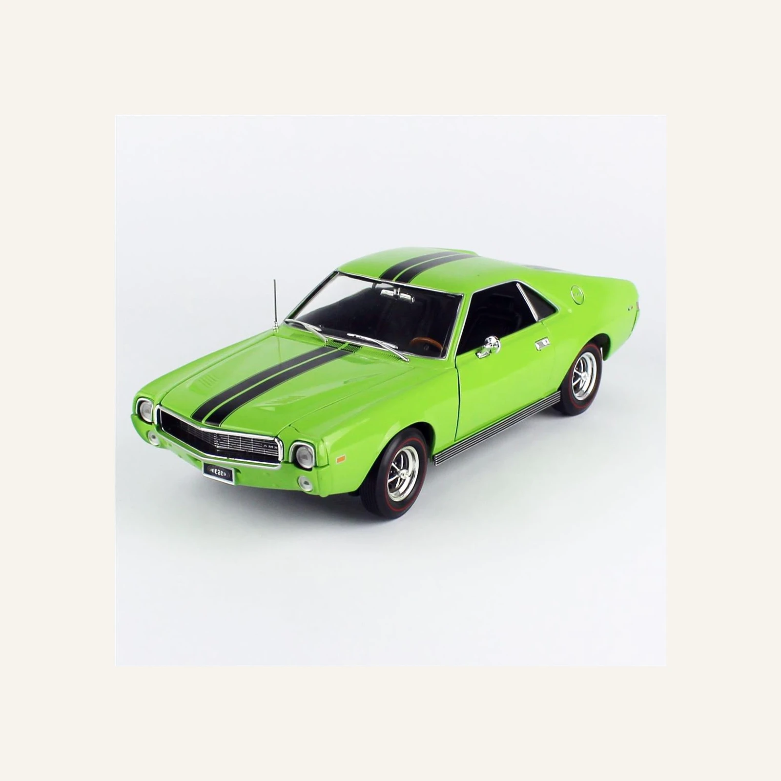 AutoWorld AMM1313 1/18 Ölçek, 1969 AMC AMX Hardtop, Big Bad Green