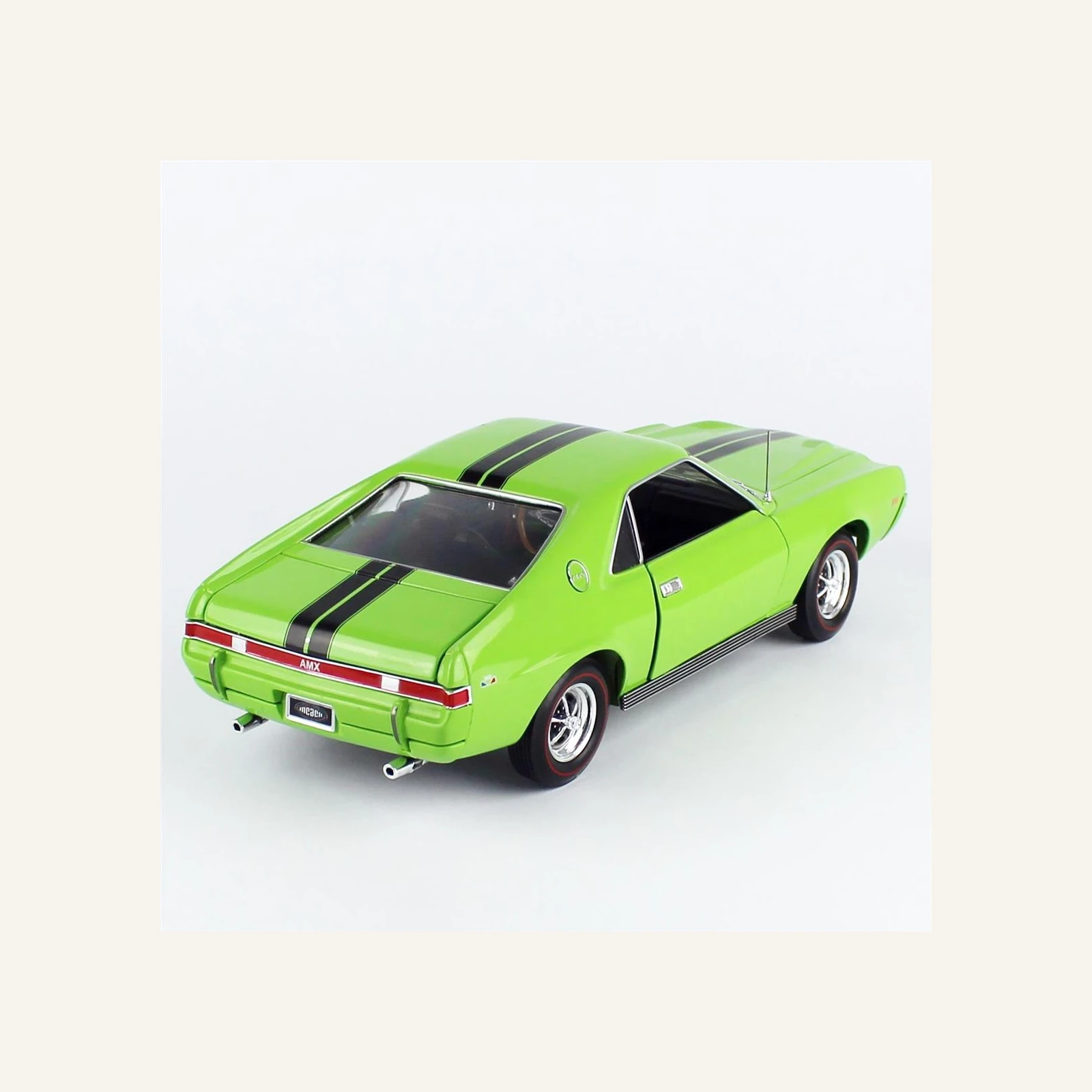 AutoWorld AMM1313 1/18 Ölçek, 1969 AMC AMX Hardtop, Big Bad Green