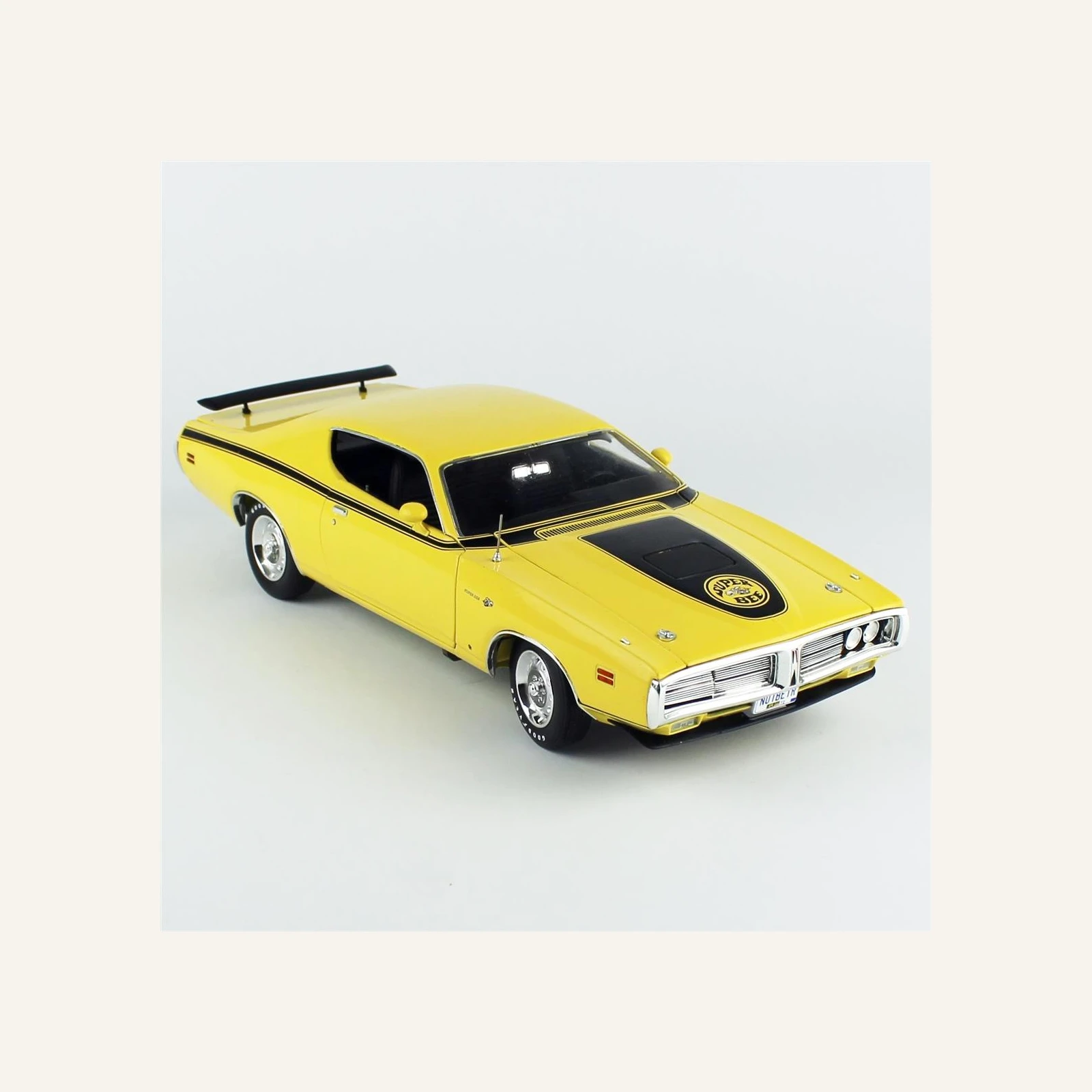 AutoWorld AMM1315 1/18/ Ölçek, 1971 Dodge Charger Super Bee