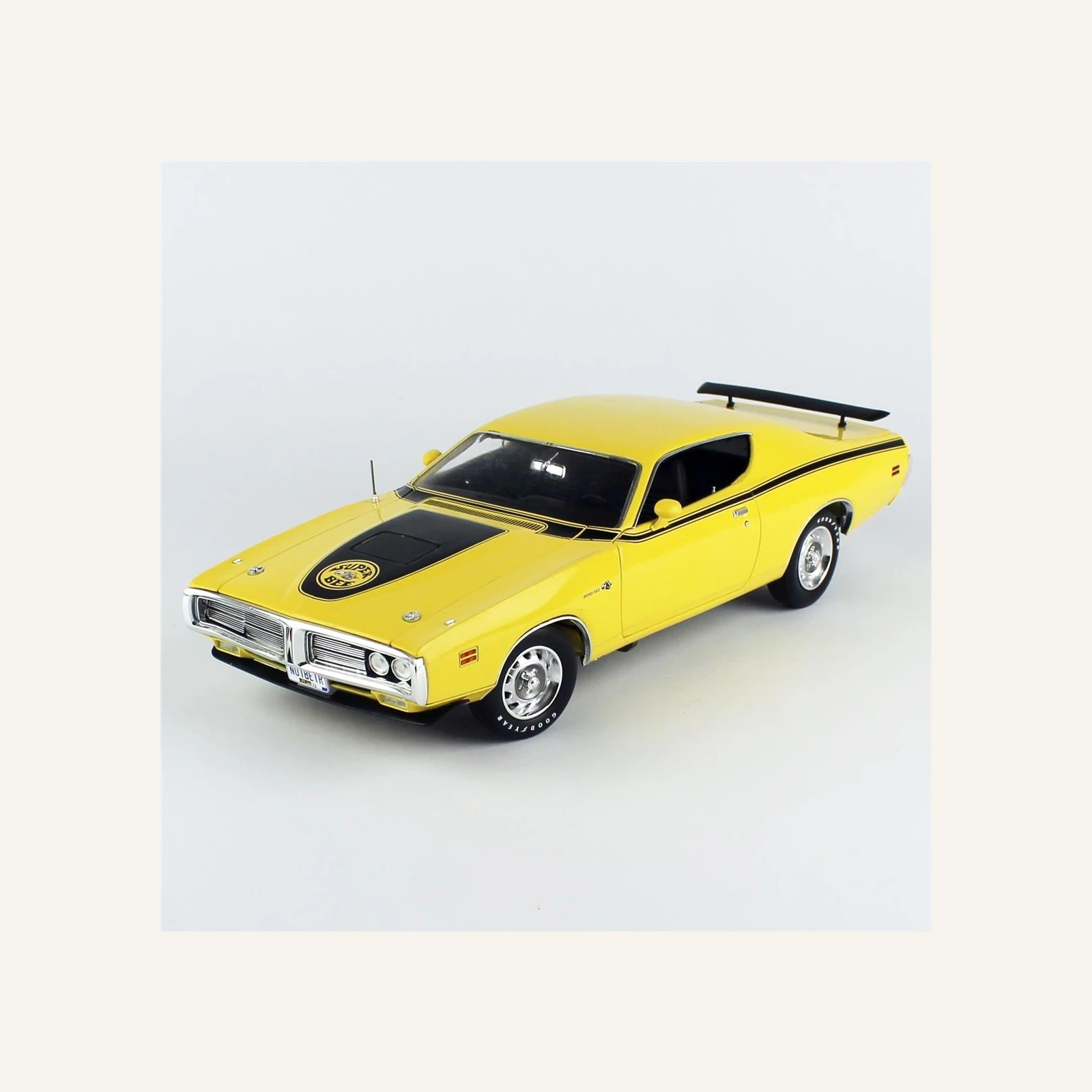 AutoWorld AMM1315 1/18/ Ölçek, 1971 Dodge Charger Super Bee