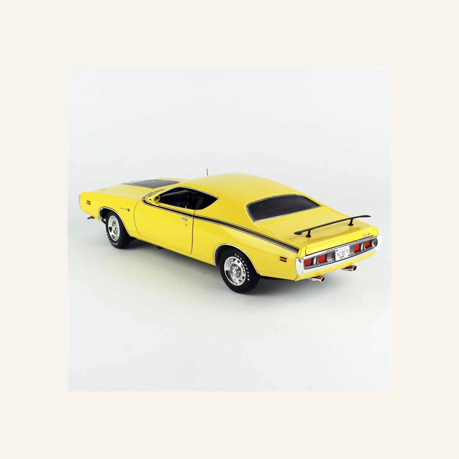 AutoWorld AMM1315 1/18/ Ölçek, 1971 Dodge Charger Super Bee