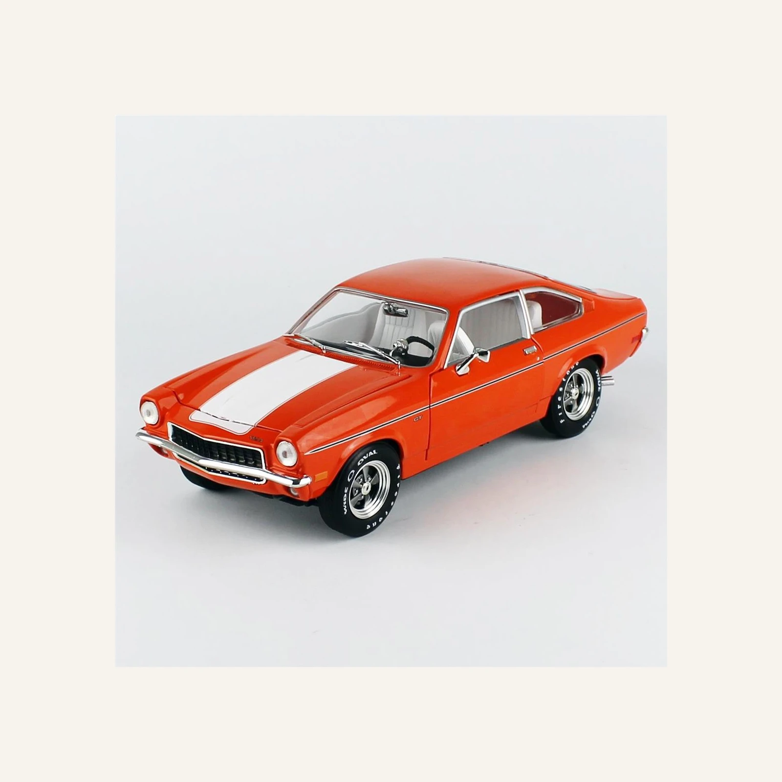 AutoWorld AMM1319 1/18 Ölçek, 1973 Chevrolet Vega GT (Class of 1973), Bright Orange