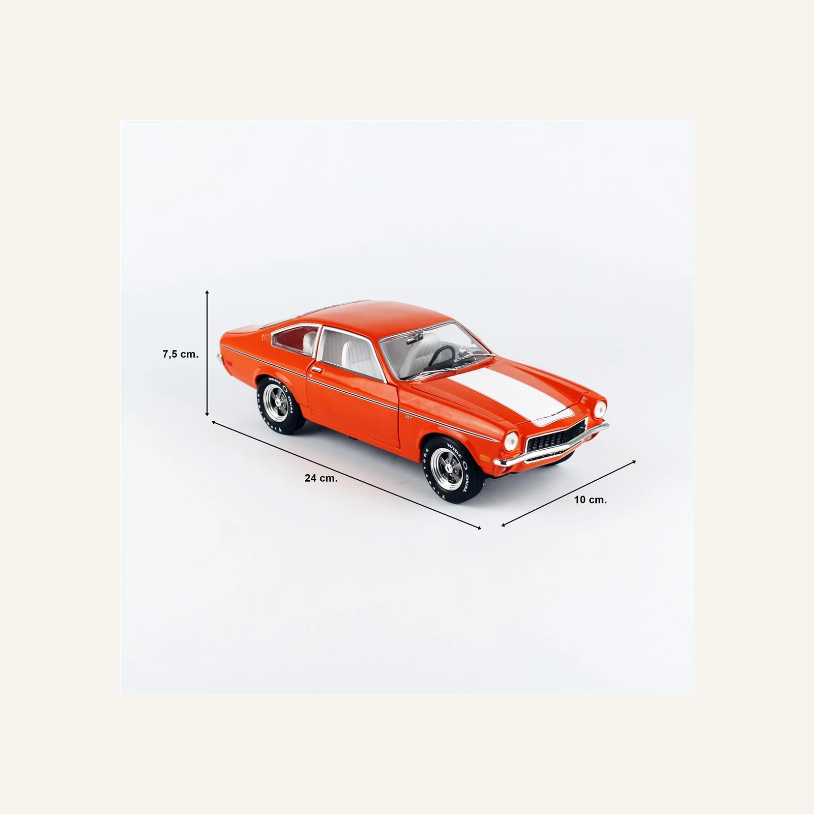 AutoWorld AMM1319 1/18 Ölçek, 1973 Chevrolet Vega GT (Class of 1973), Bright Orange