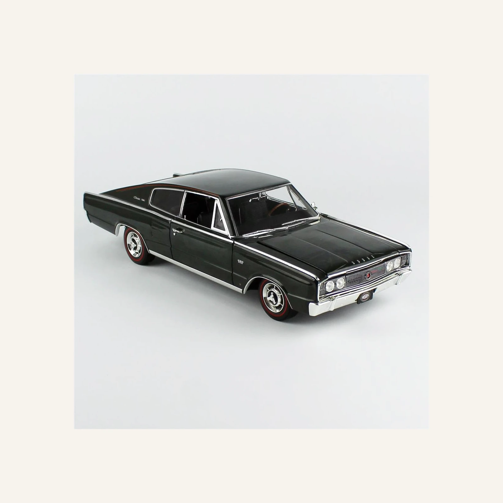 AutoWorld AMM1320 1/18 Ölçek, 1966 Dodge Charger Hardtop (MCACN), GG1 Dark Green