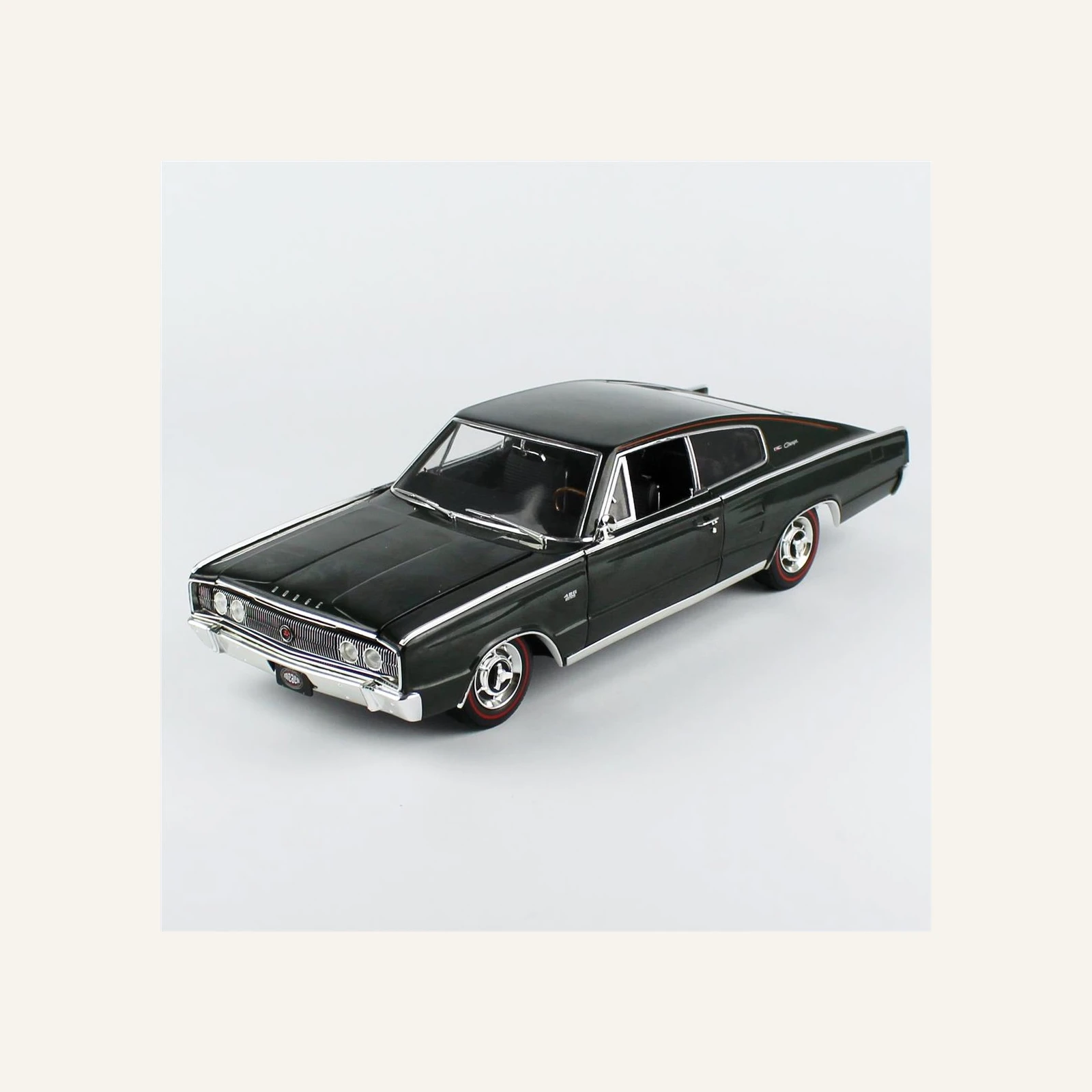 AutoWorld AMM1320 1/18 Ölçek, 1966 Dodge Charger Hardtop (MCACN), GG1 Dark Green