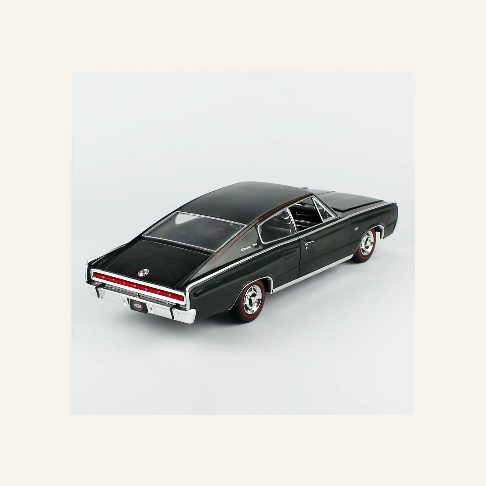 AutoWorld AMM1320 1/18 Ölçek, 1966 Dodge Charger Hardtop (MCACN), GG1 Dark Green