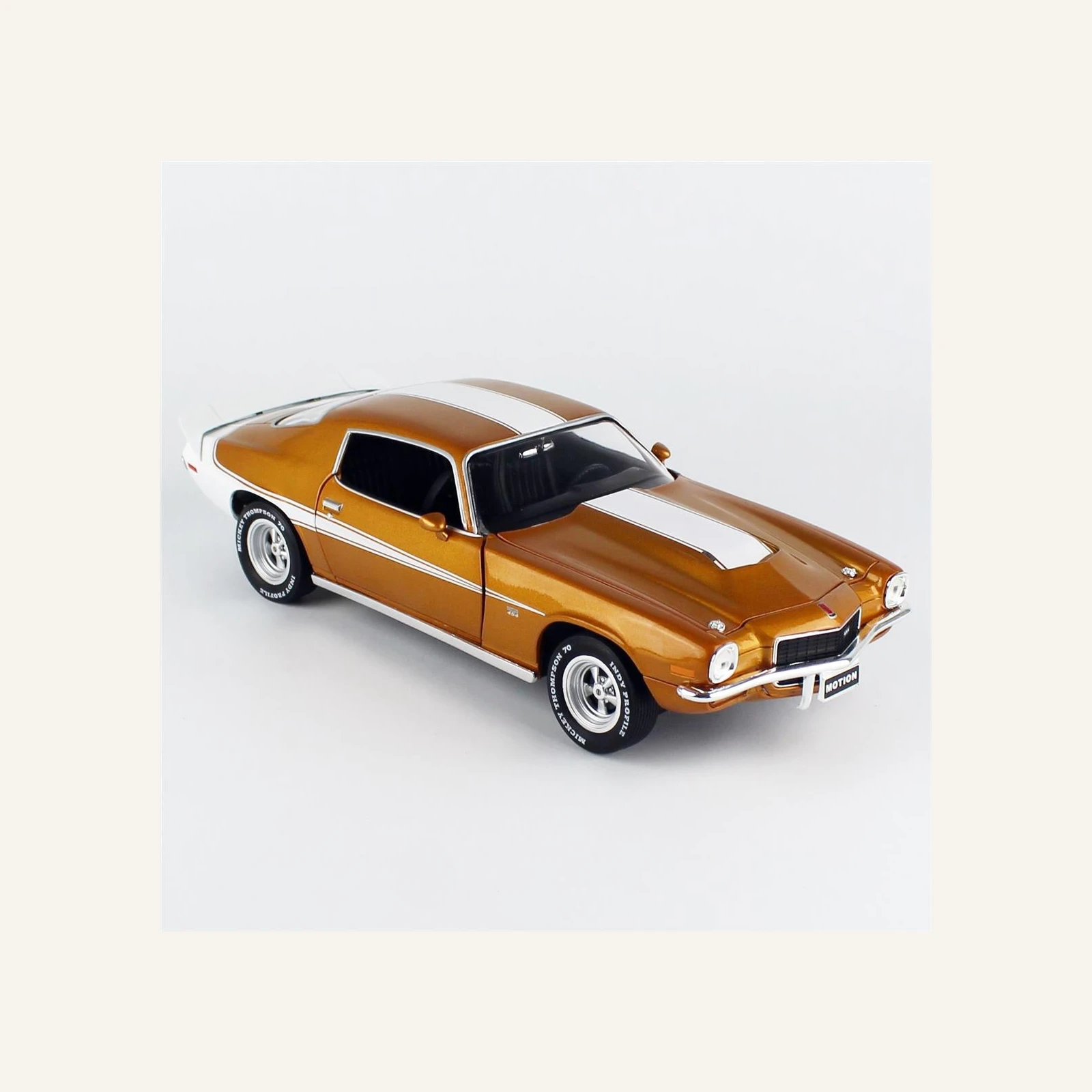 AutoWorld AMM1321 1/18 Ölçek, 1973 Chevy Camaro Baldwin, Motion Class