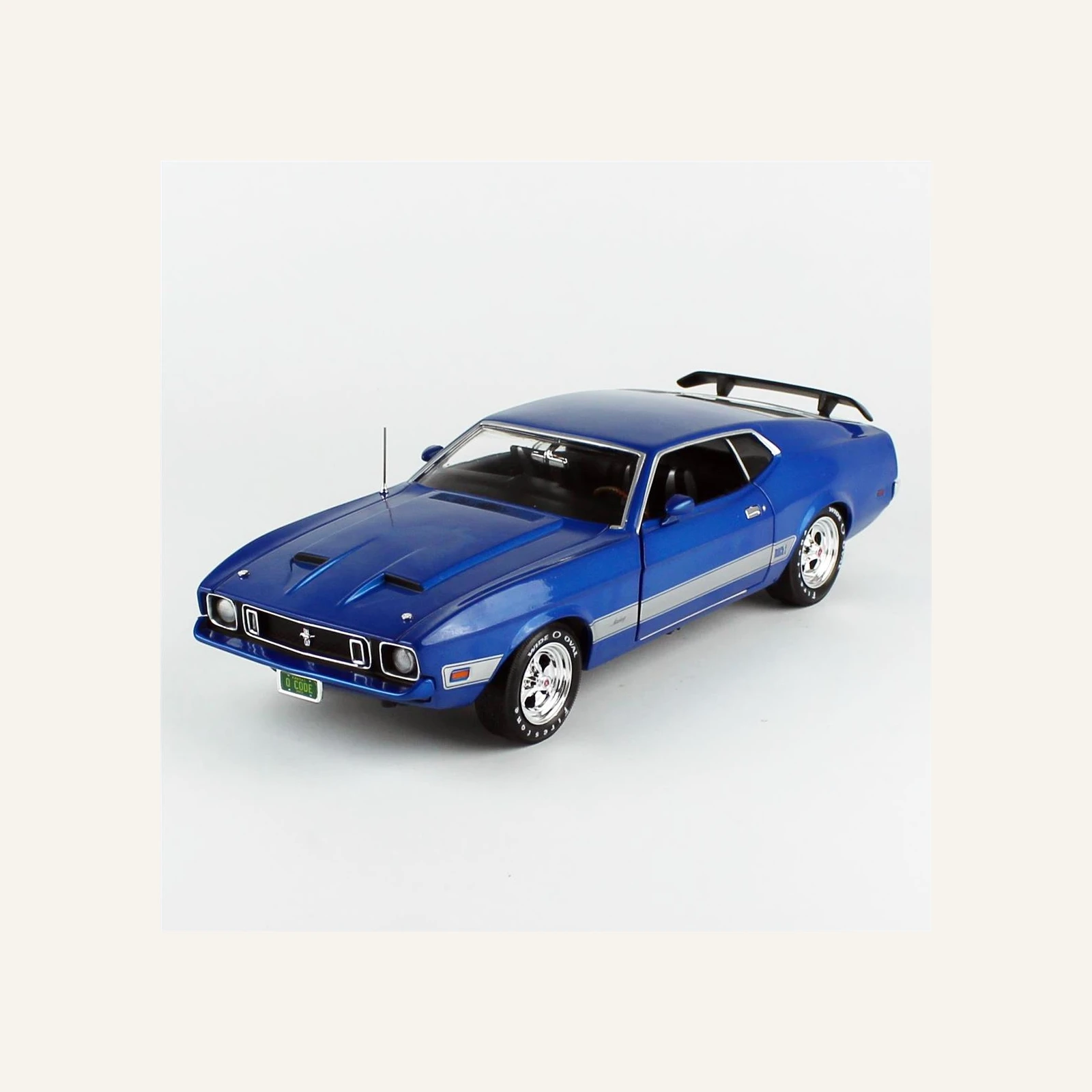 AutoWorld AMM1323 1/18 Ölçek, 1973 Ford Mustang Mach 1 (Class of 1973), Blue Glow