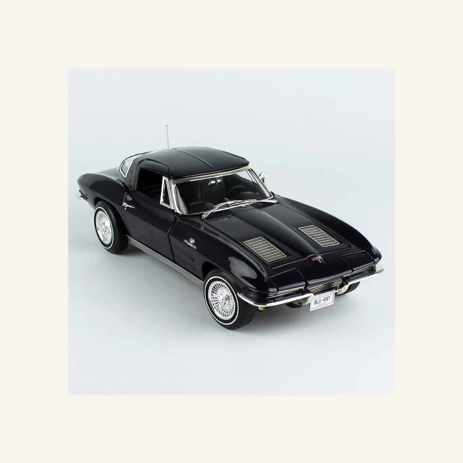 AutoWorld AMM1325 1/18 Ölçek, 1963 Chevrolet Corvette Stingray Coupe, Saddle Tan Metallic