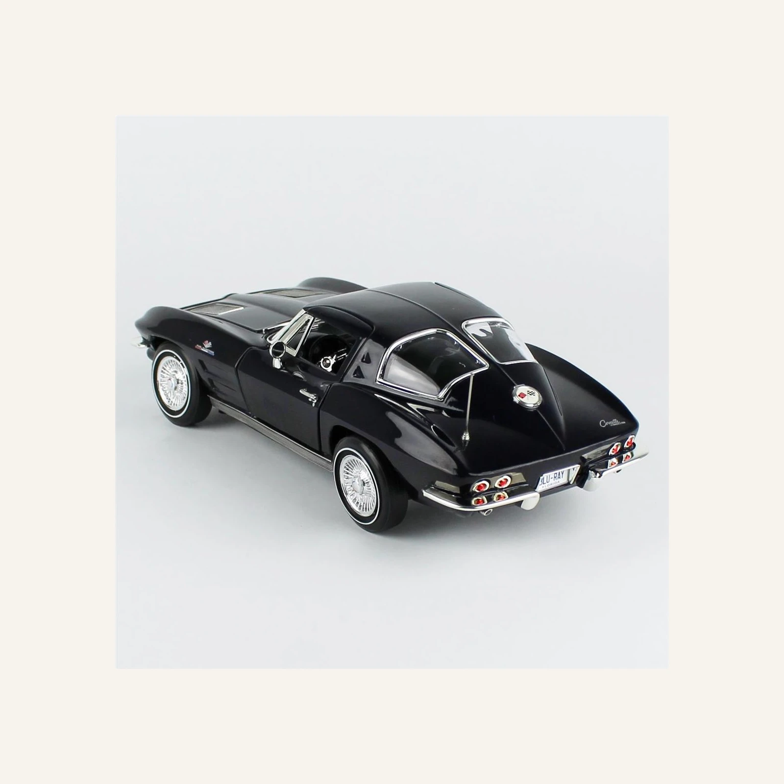 AutoWorld AMM1325 1/18 Ölçek, 1963 Chevrolet Corvette Stingray Coupe, Saddle Tan Metallic