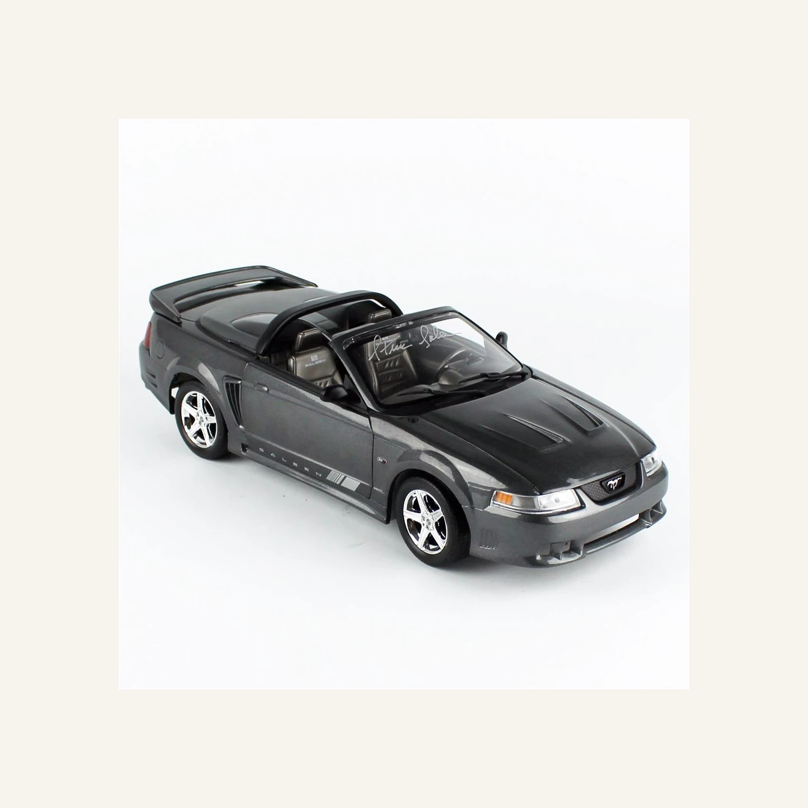 AutoWorld AMM1326 1/18 Ölçek, 2003 Mustang Saleen S281 SC Speedster, Dark Shadow Gray With Signature