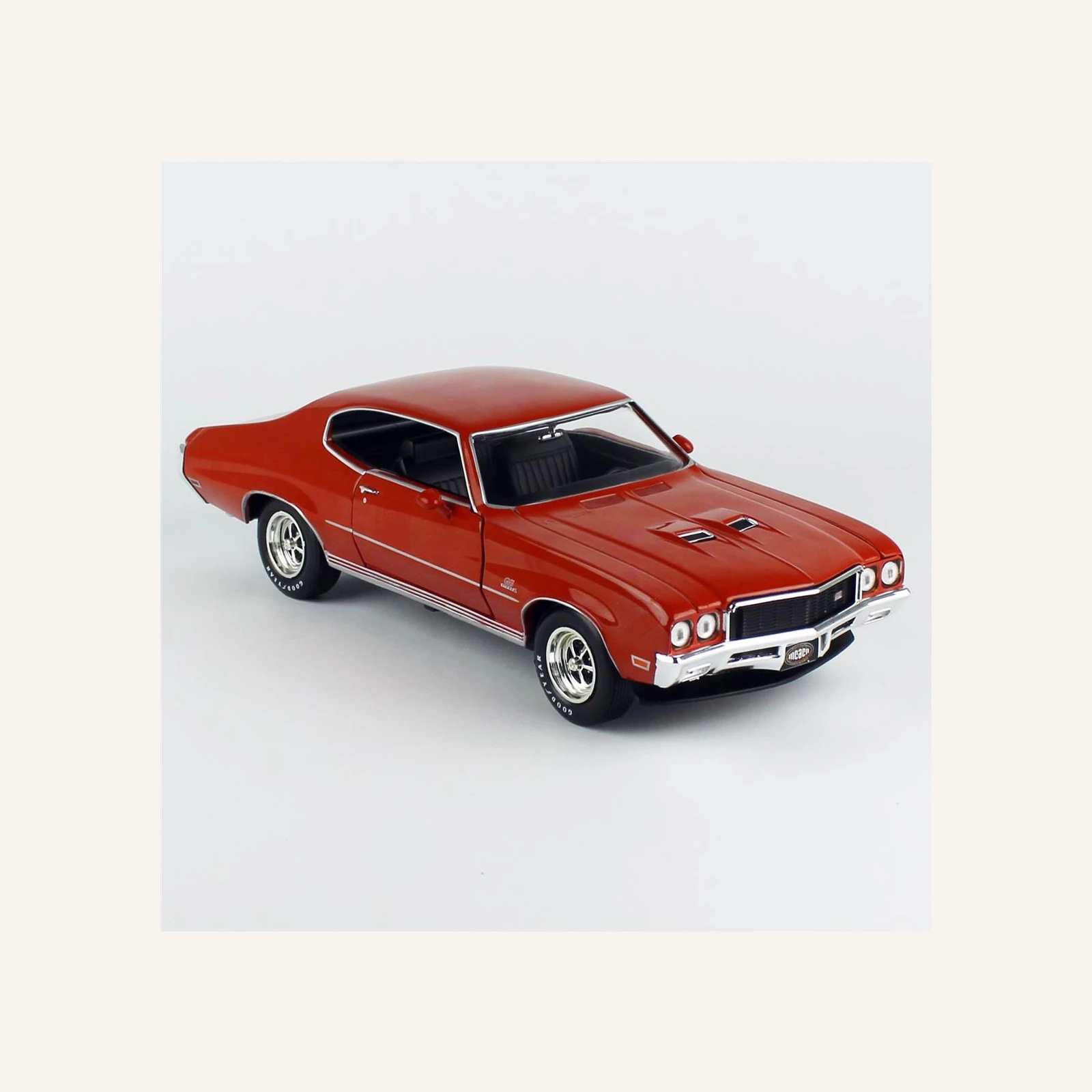 AutoWorld AMM1327 1/18 Ölçek, 1972 Buick GS Hardtop (MCACN), Br. Orange