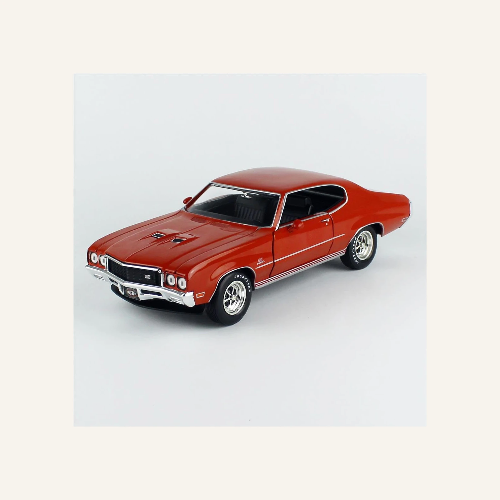 AutoWorld AMM1327 1/18 Ölçek, 1972 Buick GS Hardtop (MCACN), Br. Orange