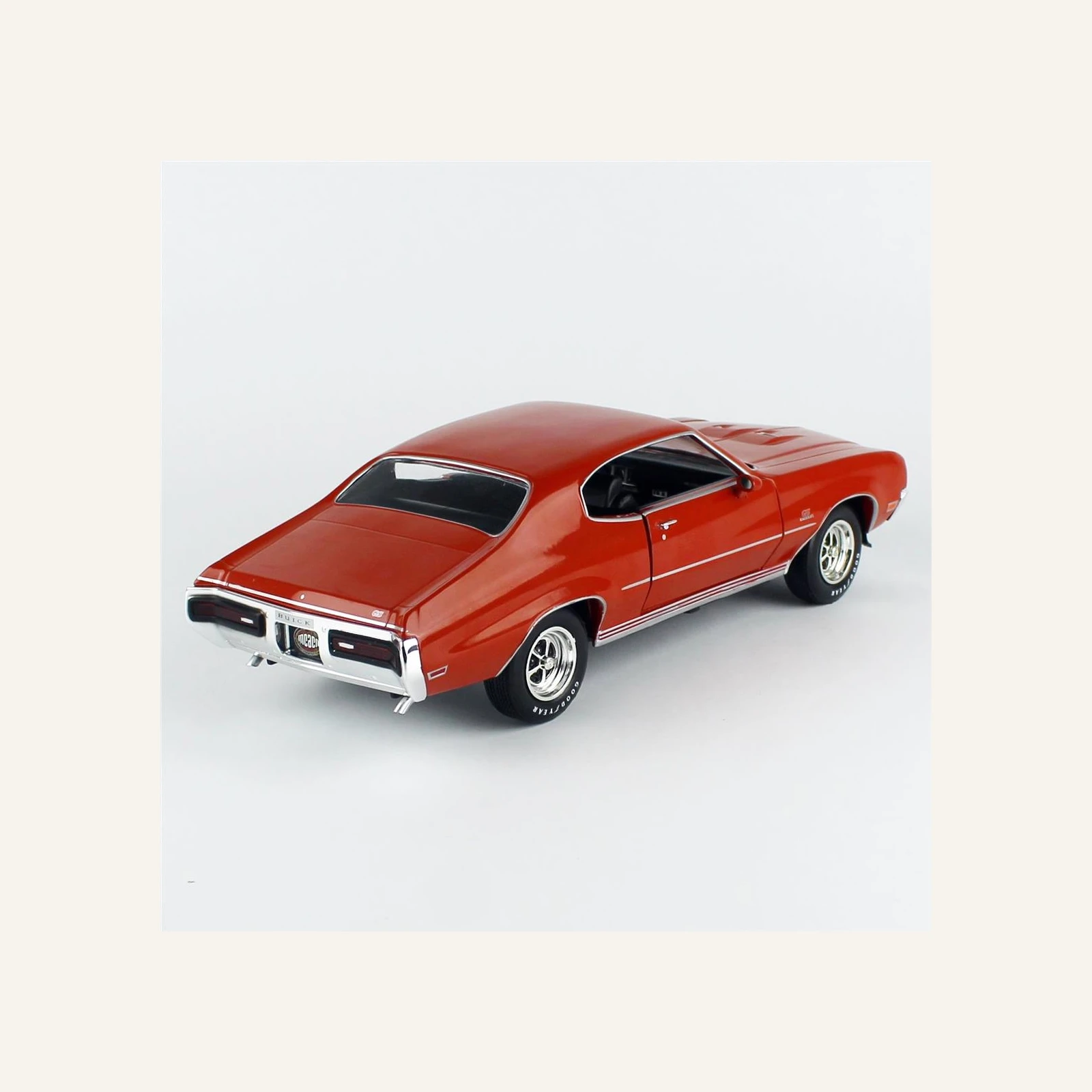 AutoWorld AMM1327 1/18 Ölçek, 1972 Buick GS Hardtop (MCACN), Br. Orange