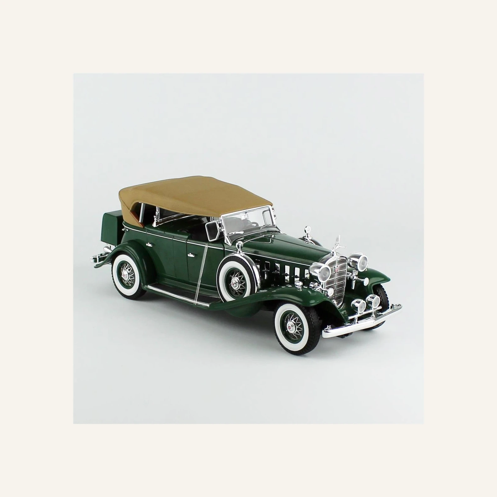 AutoWorld AW314 1/18 Ölçek, 1932 Cadillac V16 Phaeton, Dark Green