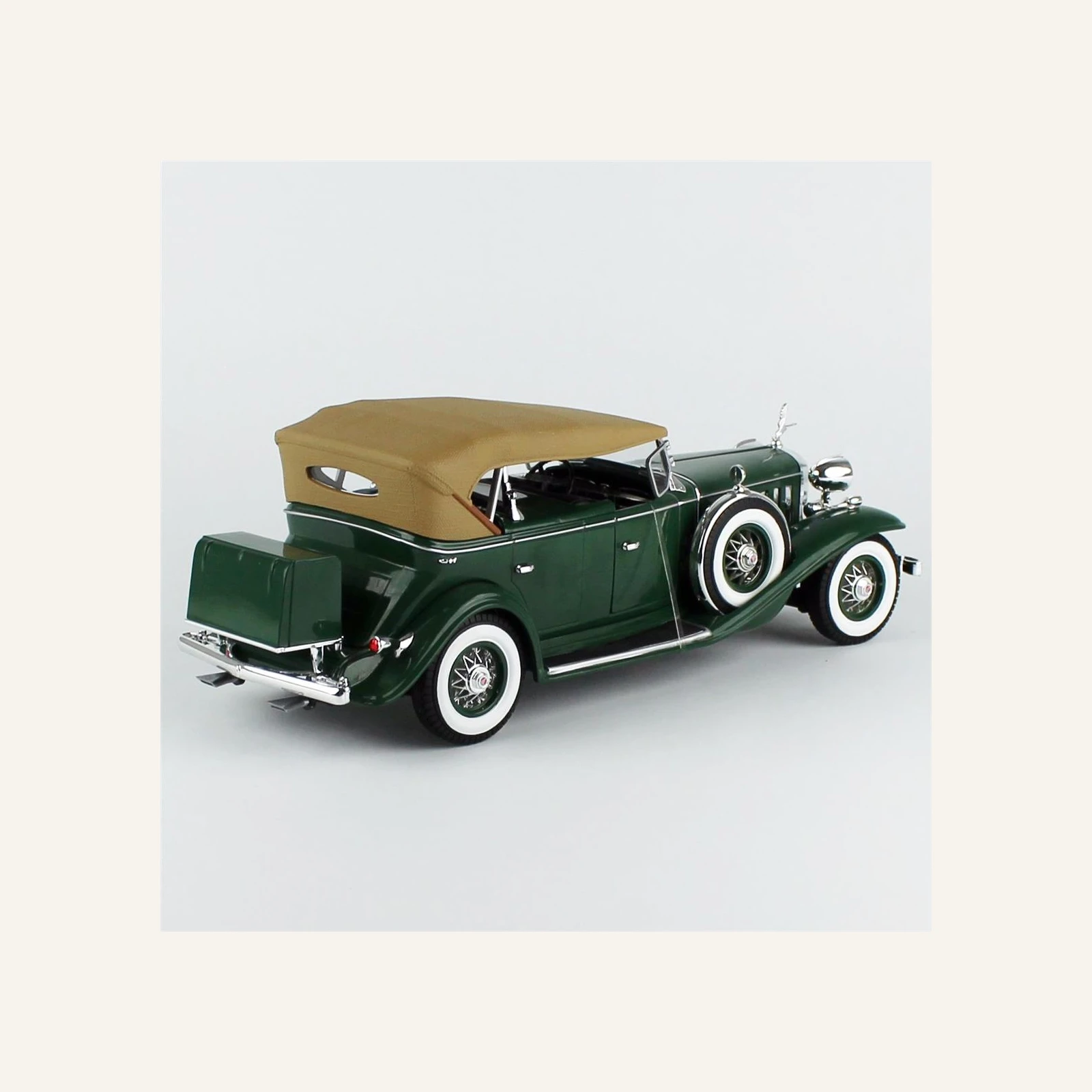 AutoWorld AW314 1/18 Ölçek, 1932 Cadillac V16 Phaeton, Dark Green
