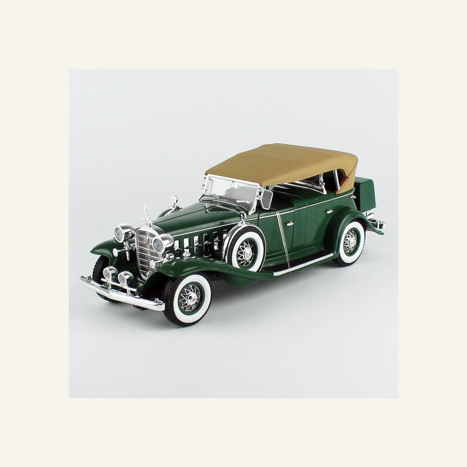 AutoWorld AW314 1/18 Ölçek, 1932 Cadillac V16 Phaeton, Dark Green