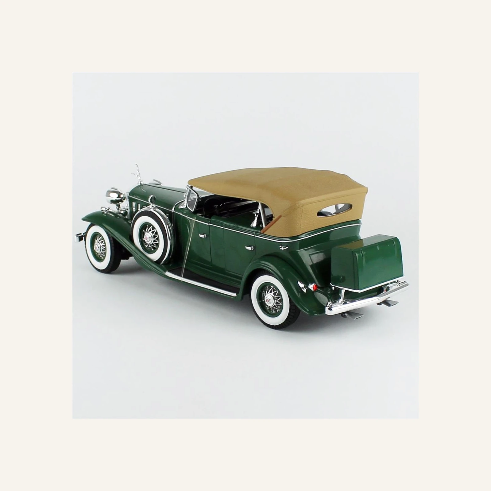 AutoWorld AW314 1/18 Ölçek, 1932 Cadillac V16 Phaeton, Dark Green