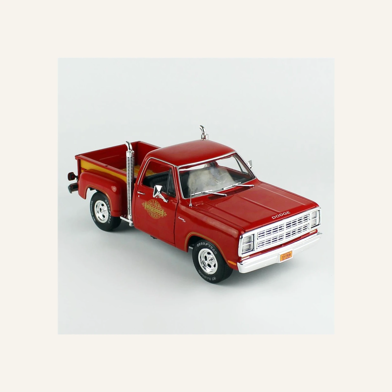 AutoWorld AW319 1/18 Ölçek, 1979 Dodge Ut-line Pickup, L'il Red Truck