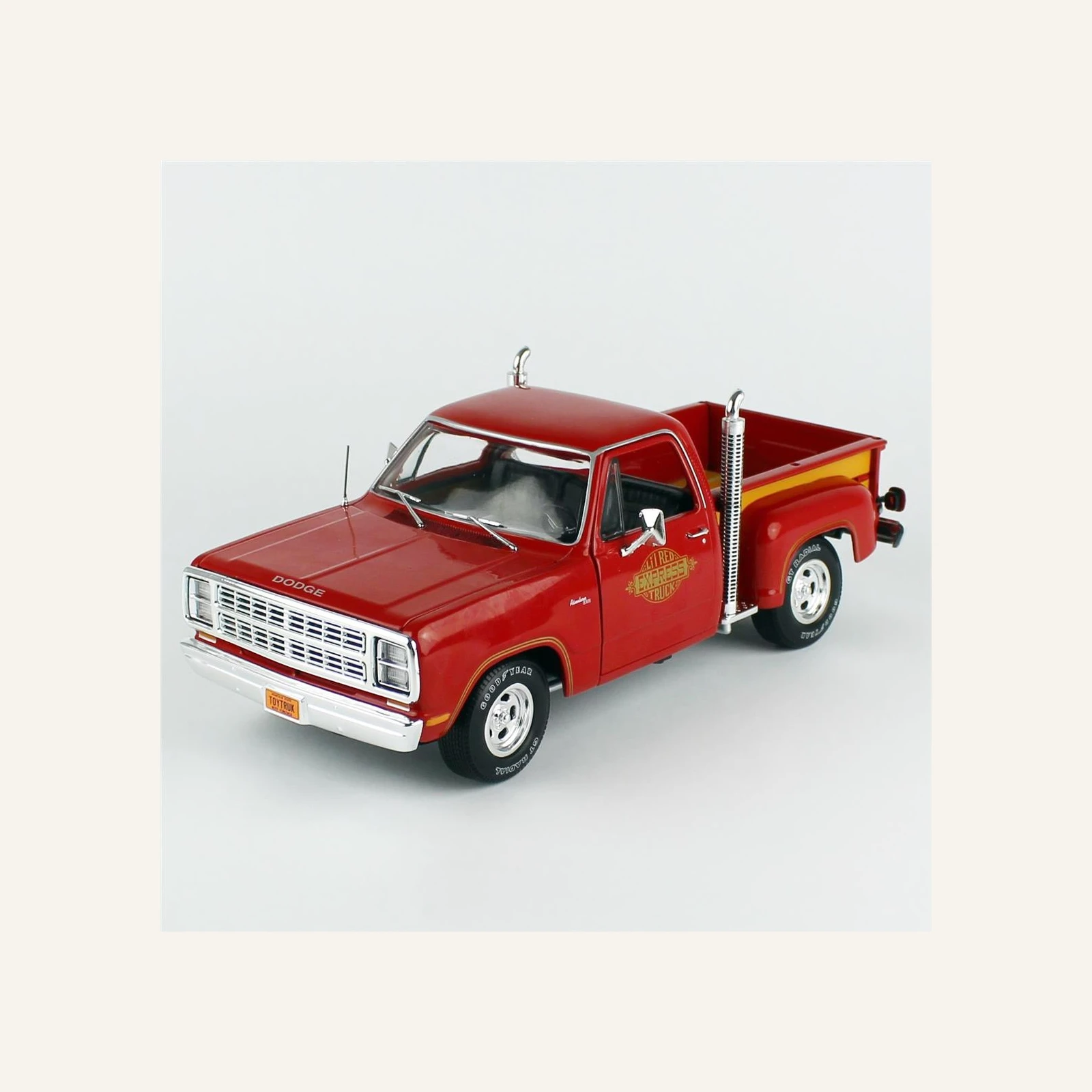 AutoWorld AW319 1/18 Ölçek, 1979 Dodge Ut-line Pickup, L'il Red Truck