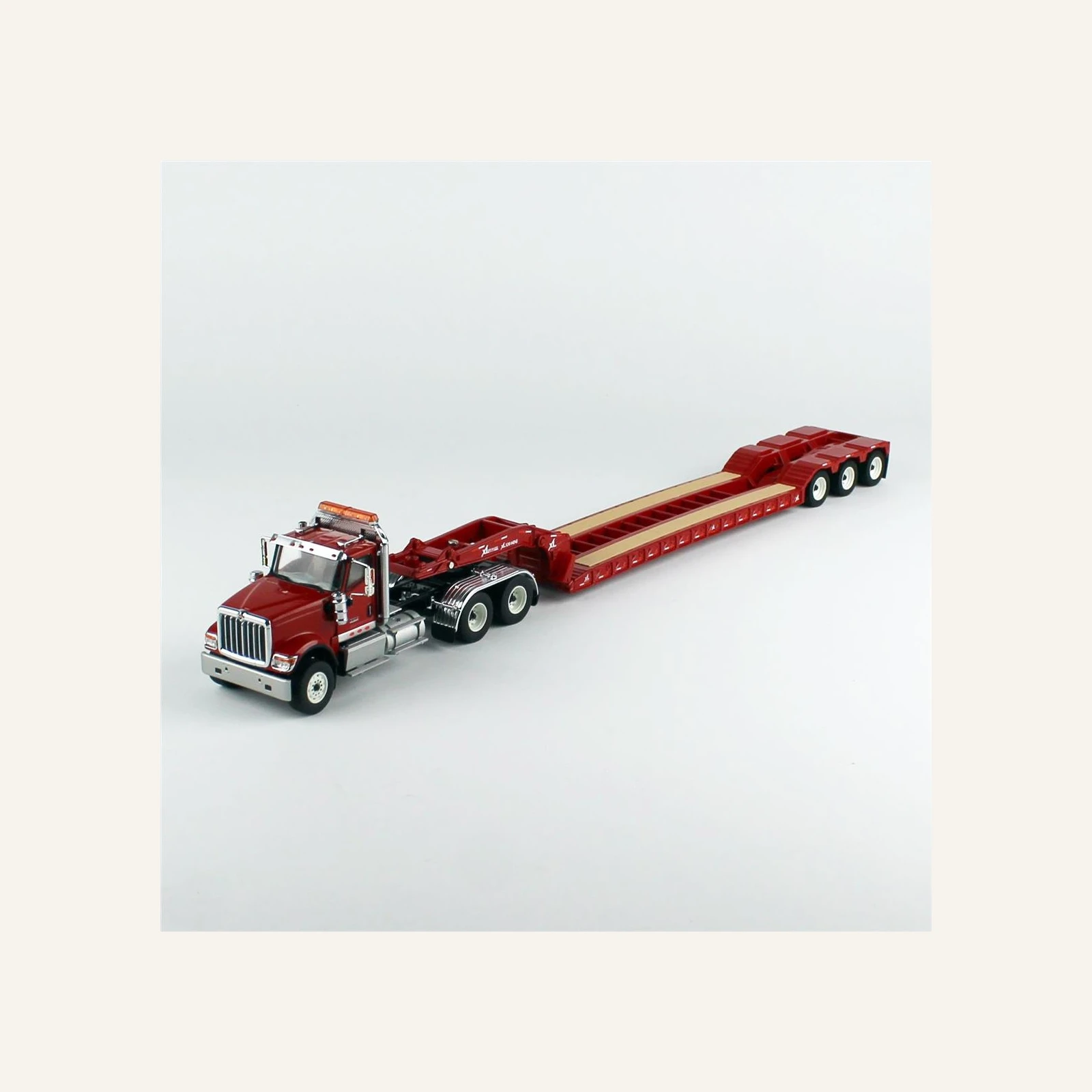 Diecast Masters 71013 1/50 Ölçek, International HX520 Tandem Kırmızı Çekici, XL 120 HDG Drop Deck Dorse ve 2 adet Ek Dorse,.Ser