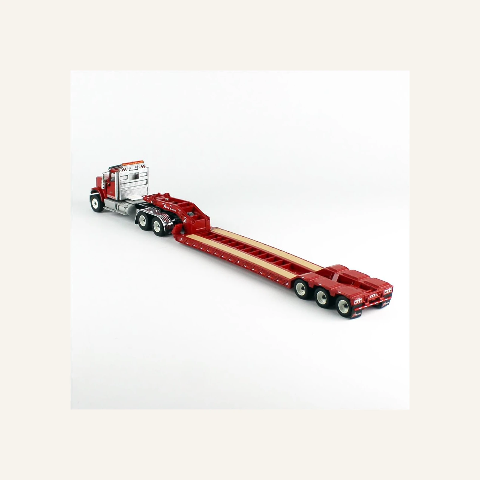 Diecast Masters 71013 1/50 Ölçek, International HX520 Tandem Kırmızı Çekici, XL 120 HDG Drop Deck Dorse ve 2 adet Ek Dorse,.Ser