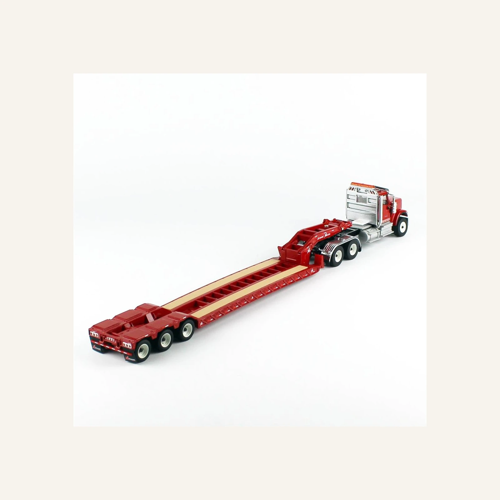 Diecast Masters 71013 1/50 Ölçek, International HX520 Tandem Kırmızı Çekici, XL 120 HDG Drop Deck Dorse ve 2 adet Ek Dorse,.Ser