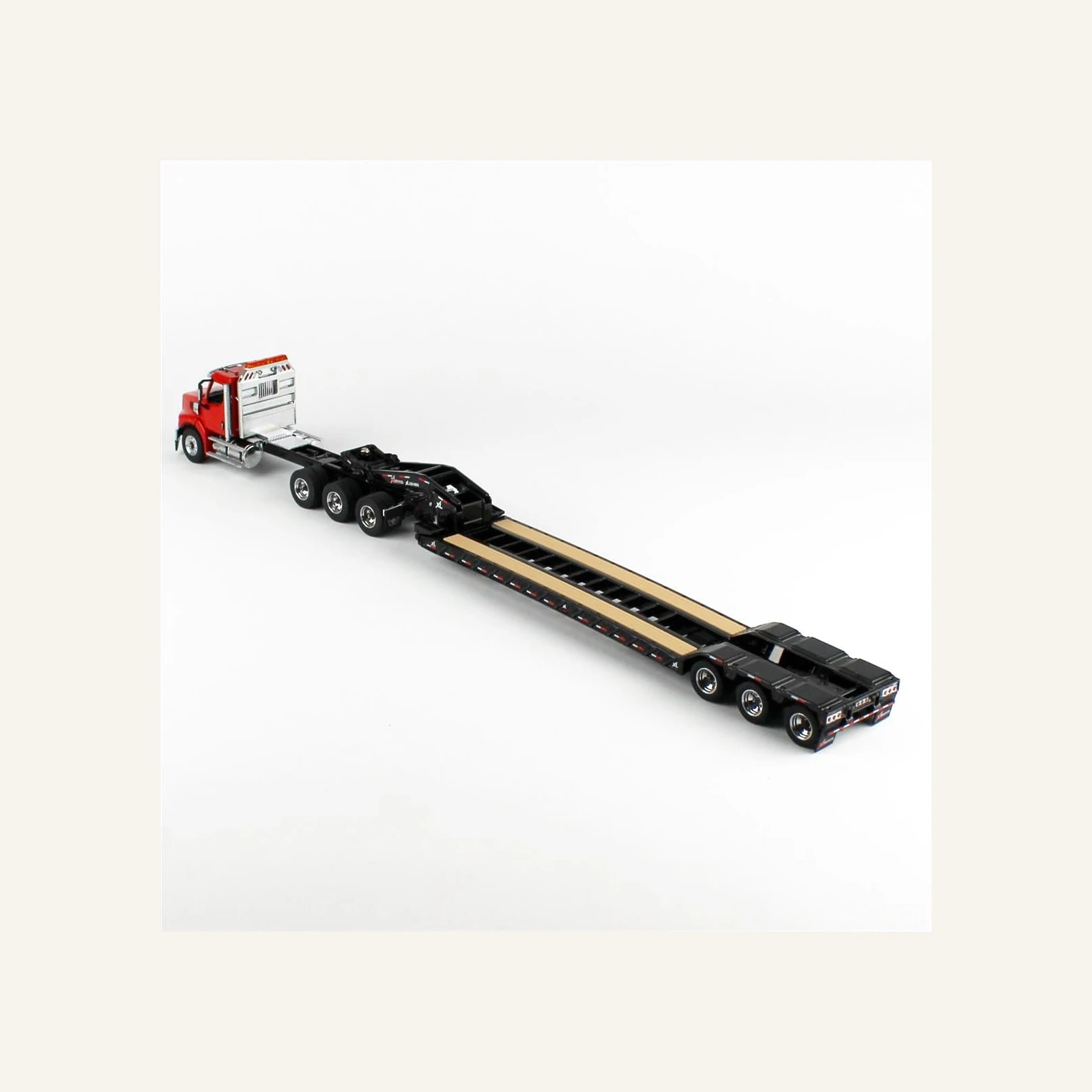 Diecast Masters 71090 1/50 Ölçek, Western Star 49X SBFA Tridem Kırmızı Kabinli Çekici ve XL 120 HDG Drop Deck Dorse, Sergilemey