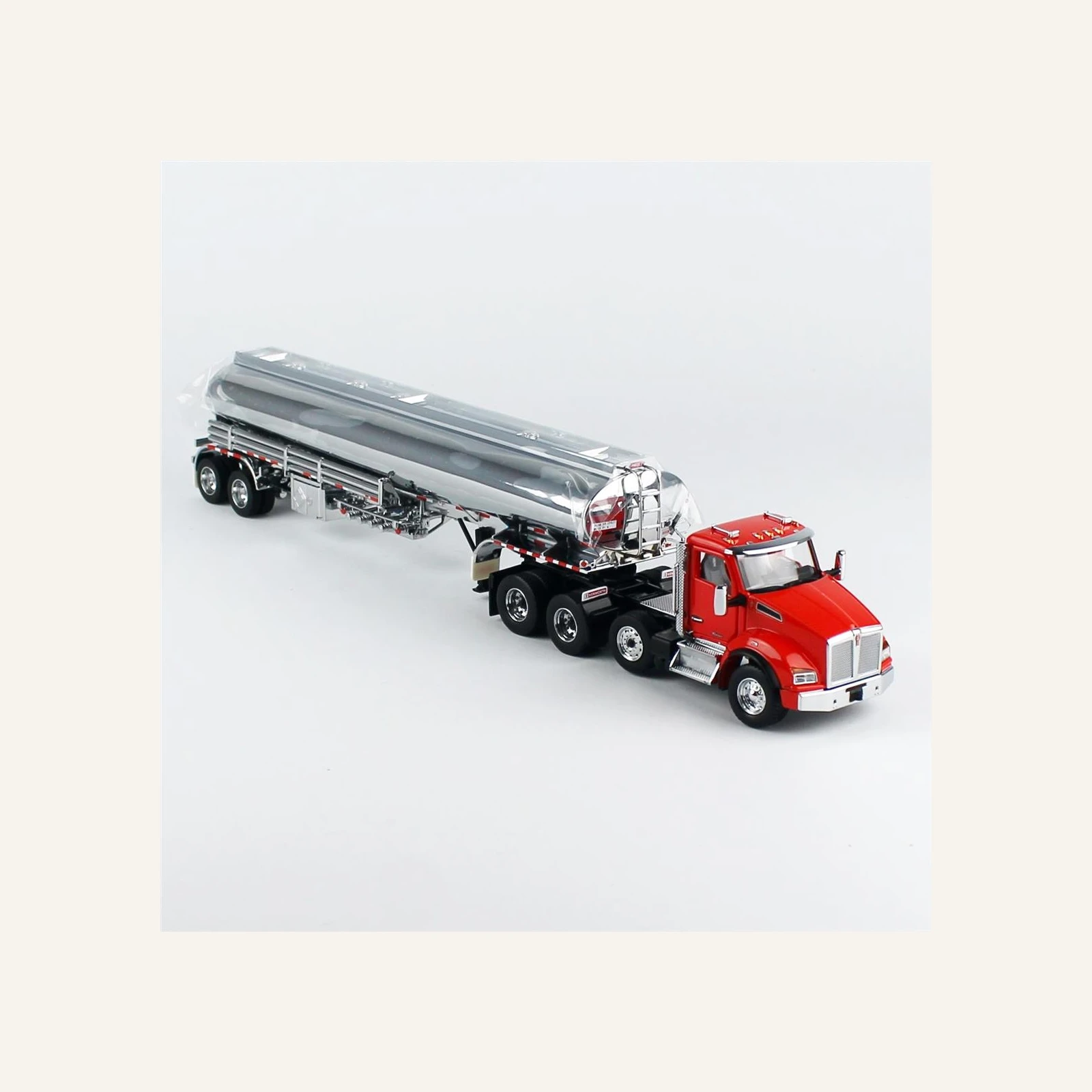 Diecast Masters 71102 1/50 Ölçek, Kenworth T880S İtici AkslıI, Kırmızı Çekici Kabinli, Krom Petrol Tankeri