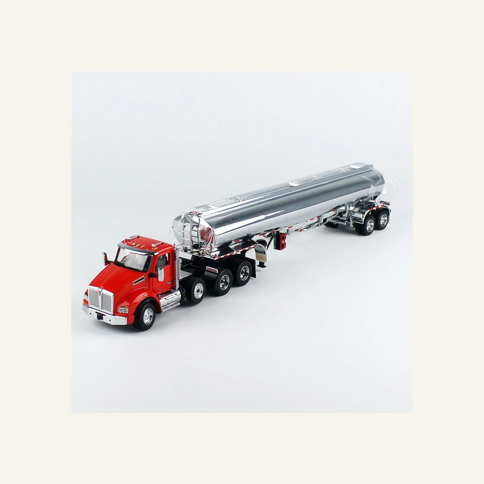 Diecast Masters 71102 1/50 Ölçek, Kenworth T880S İtici AkslıI, Kırmızı Çekici Kabinli, Krom Petrol Tankeri
