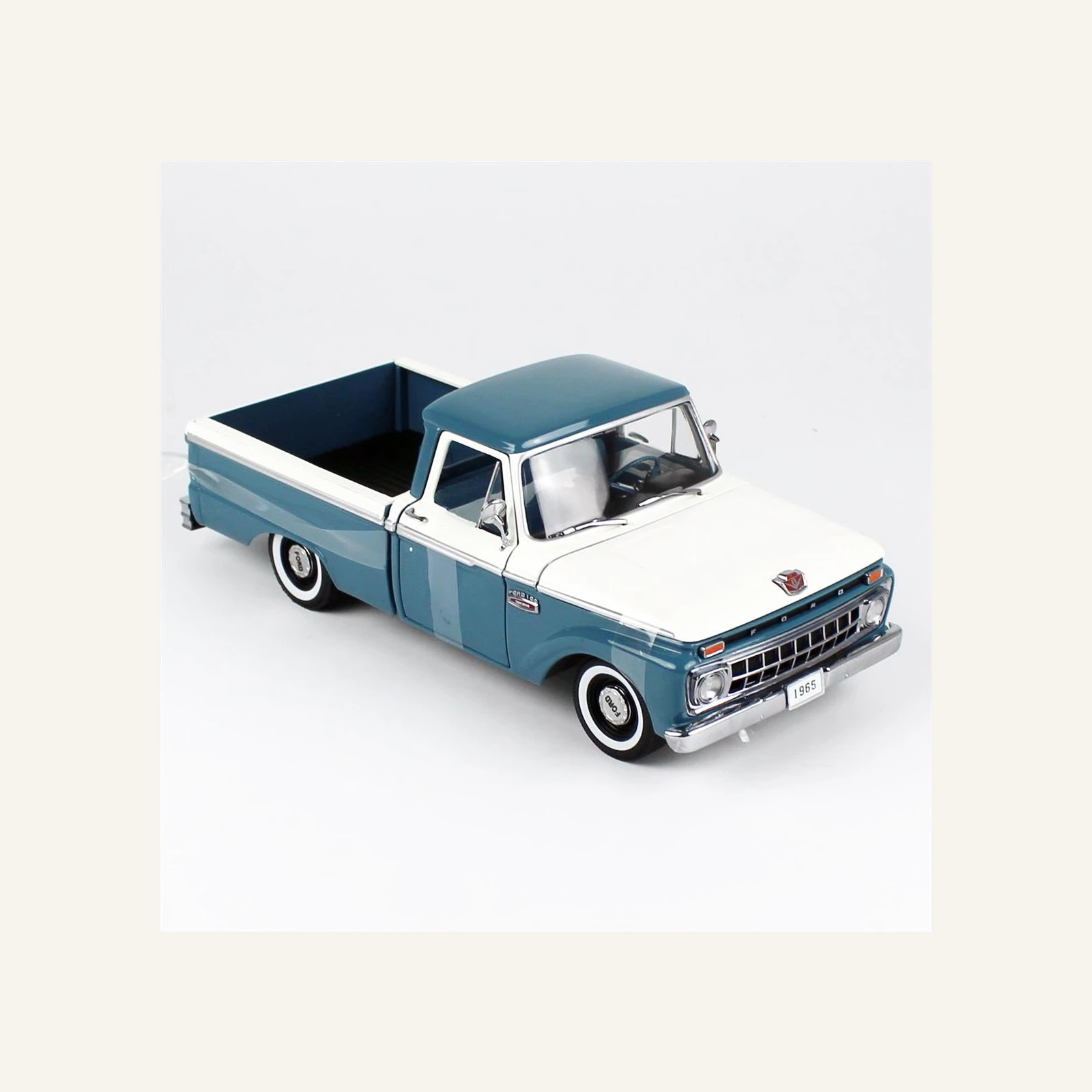 Sunstar 1303 1/18 Ölçek, 1965 Ford F-100 Kamyonet, Mavi-Beyaz