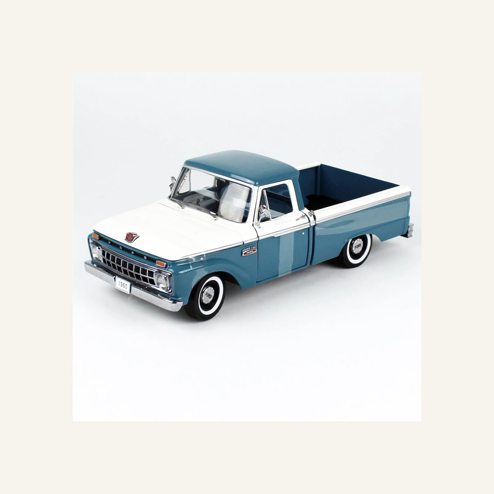 Sunstar 1303 1/18 Ölçek, 1965 Ford F-100 Kamyonet, Mavi-Beyaz