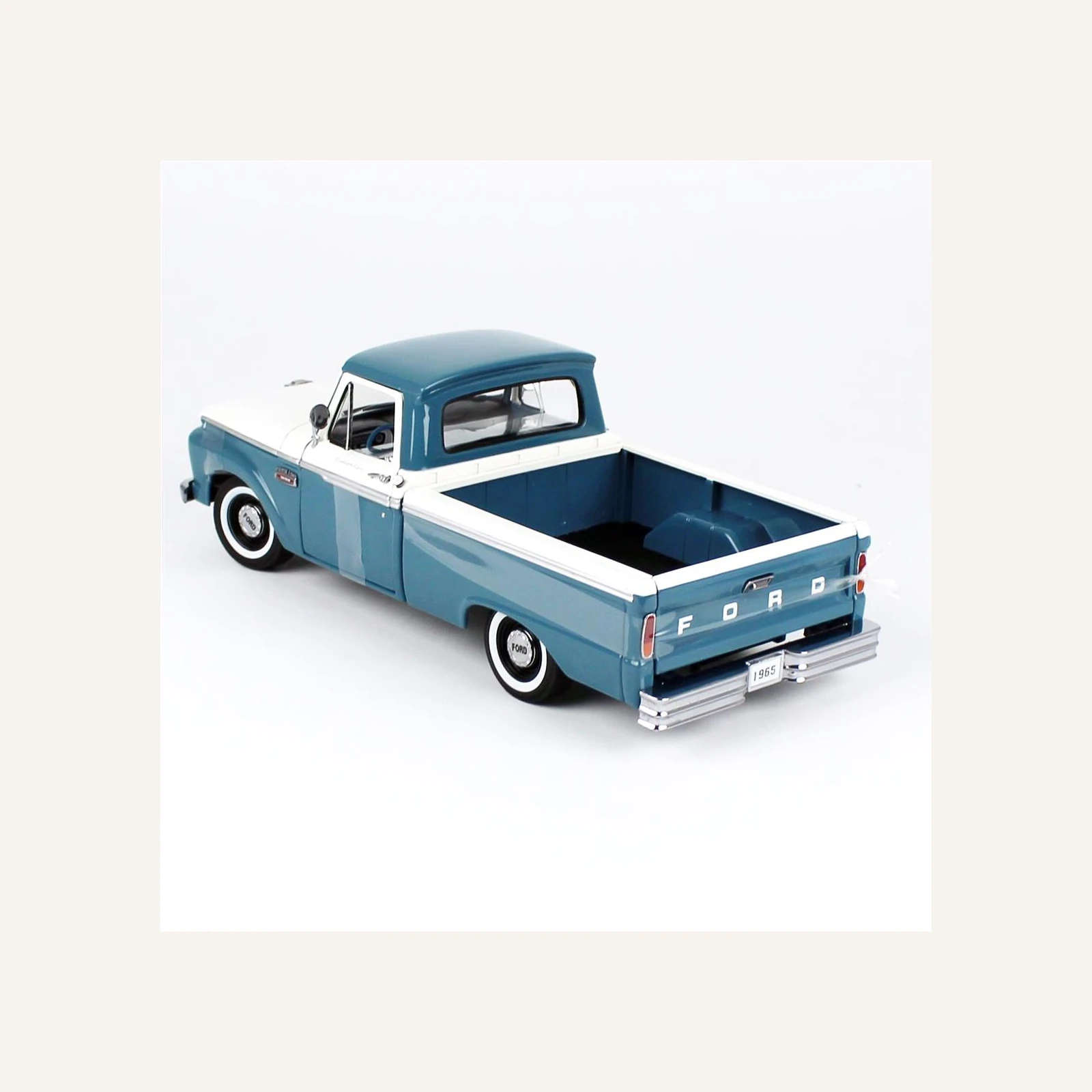 Sunstar 1303 1/18 Ölçek, 1965 Ford F-100 Kamyonet, Mavi-Beyaz