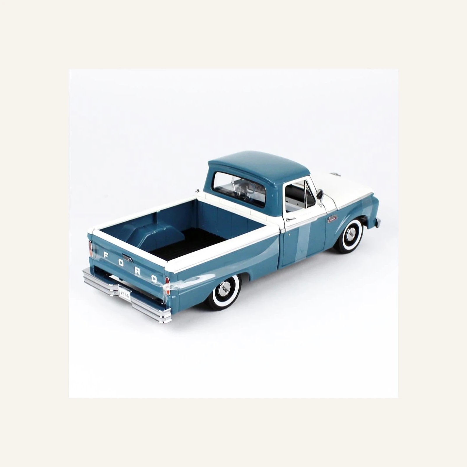 Sunstar 1303 1/18 Ölçek, 1965 Ford F-100 Kamyonet, Mavi-Beyaz