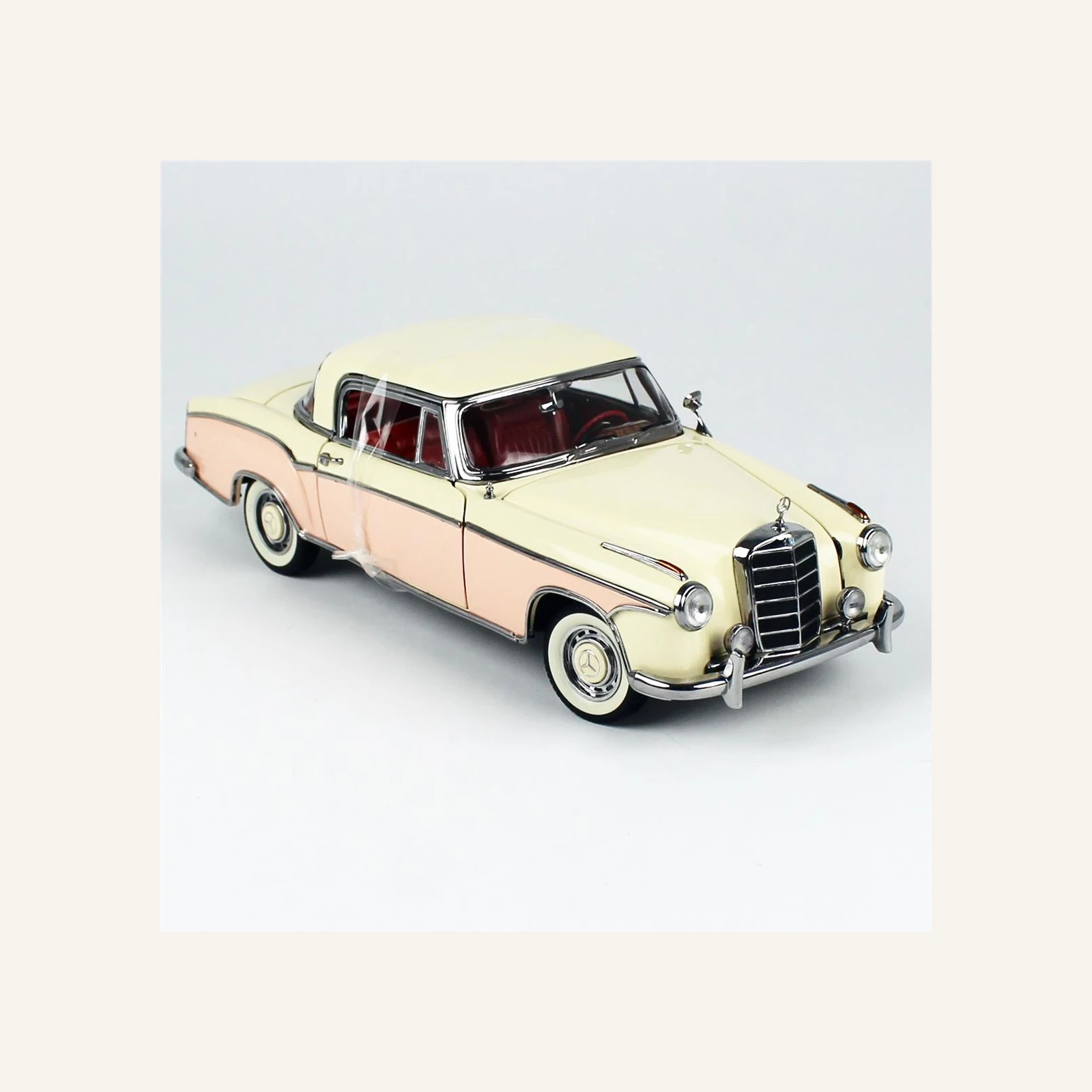 Sunstar 3591 1/18 Ölçek, 1958 Mercedes Benz  220SE Coupe, Bej-Pembe
