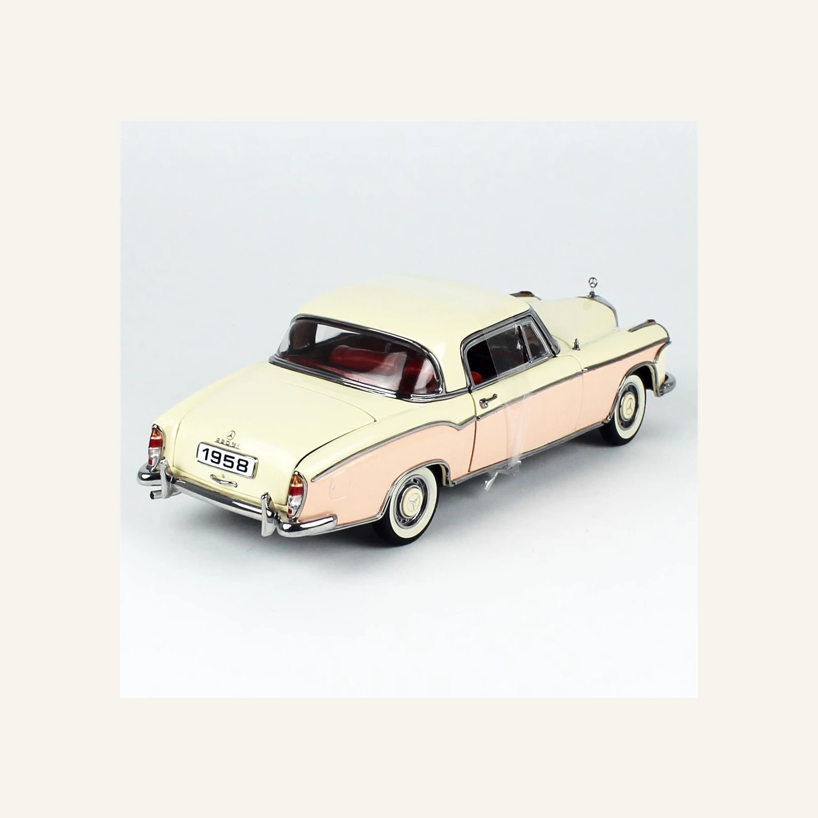 Sunstar 3591 1/18 Ölçek, 1958 Mercedes Benz  220SE Coupe, Bej-Pembe