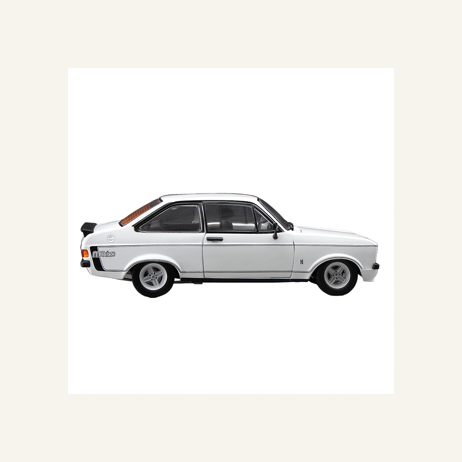 Sunstar 4633R 1/18 Ölçek, 1976 Ford Escort MKII RS Mexico, Beyaz