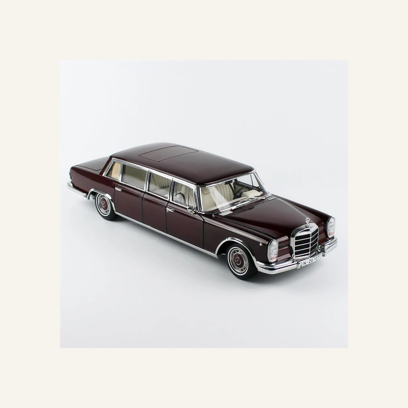 NZG 1071/15 1/18 Ölçek, Mercedes-Benz 600 Pullman Limuzin, Bordo