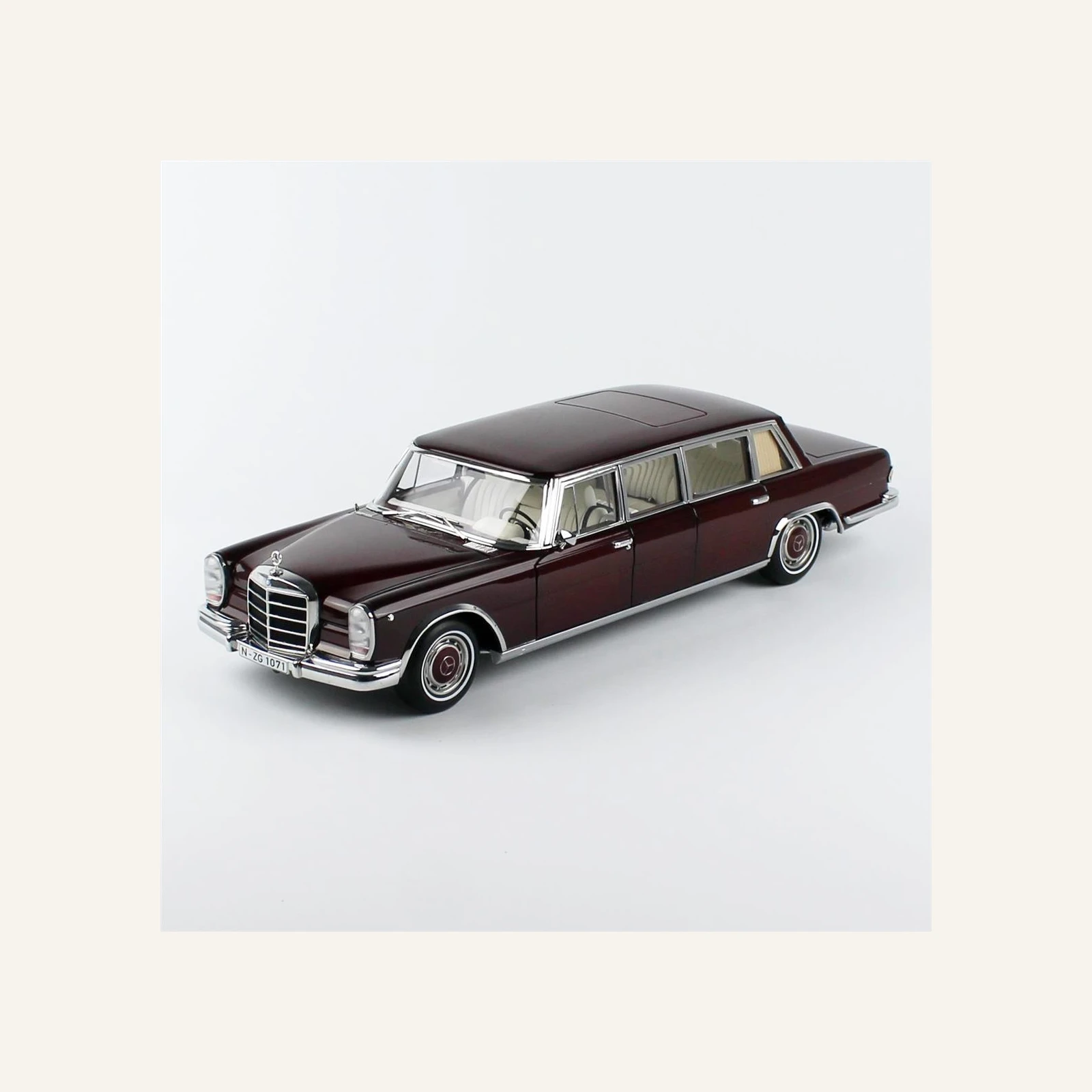 NZG 1071/15 1/18 Ölçek, Mercedes-Benz 600 Pullman Limuzin, Bordo