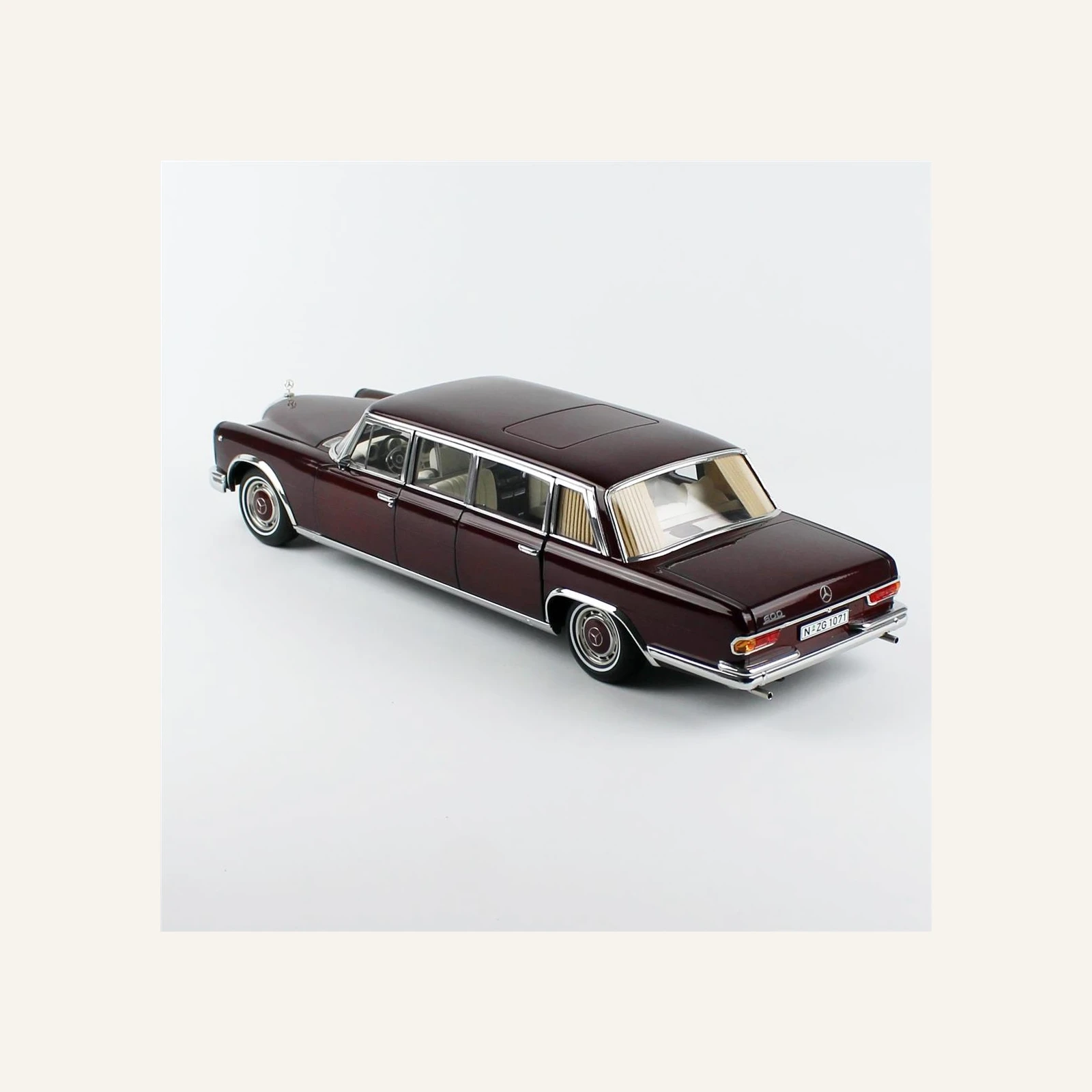 NZG 1071/15 1/18 Ölçek, Mercedes-Benz 600 Pullman Limuzin, Bordo