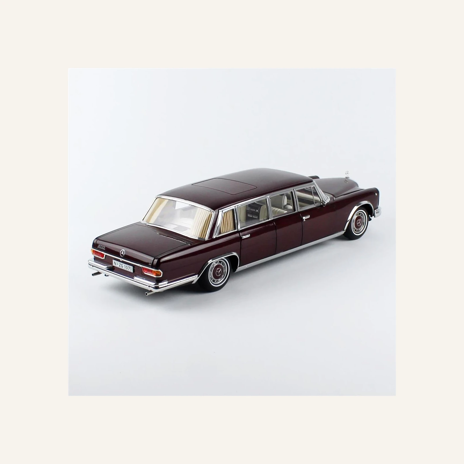 NZG 1071/15 1/18 Ölçek, Mercedes-Benz 600 Pullman Limuzin, Bordo