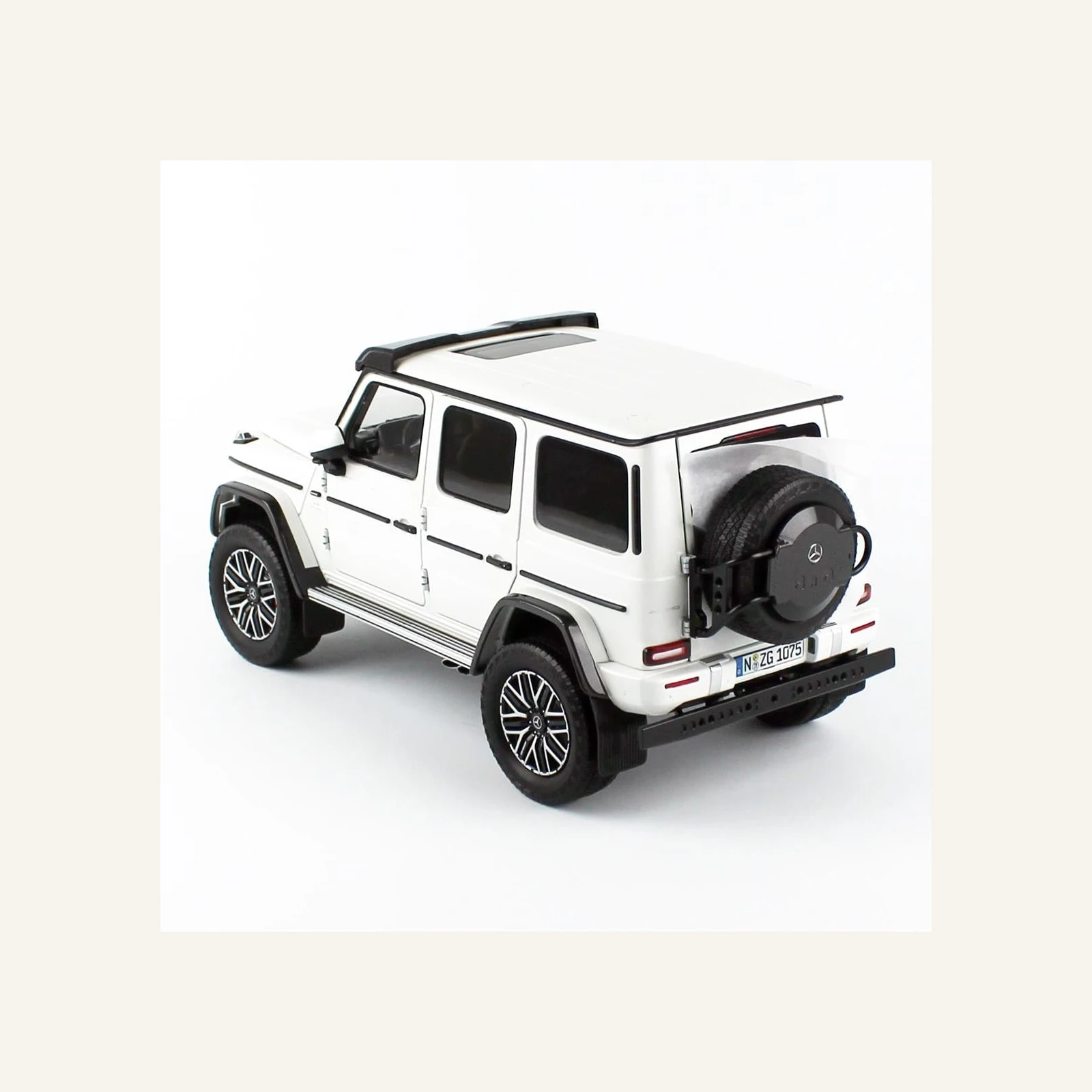 NZG 1075/40 1/18 Ölçek, Mercedes-AMG G 63, Arazi Aracı, Opak Beyaz