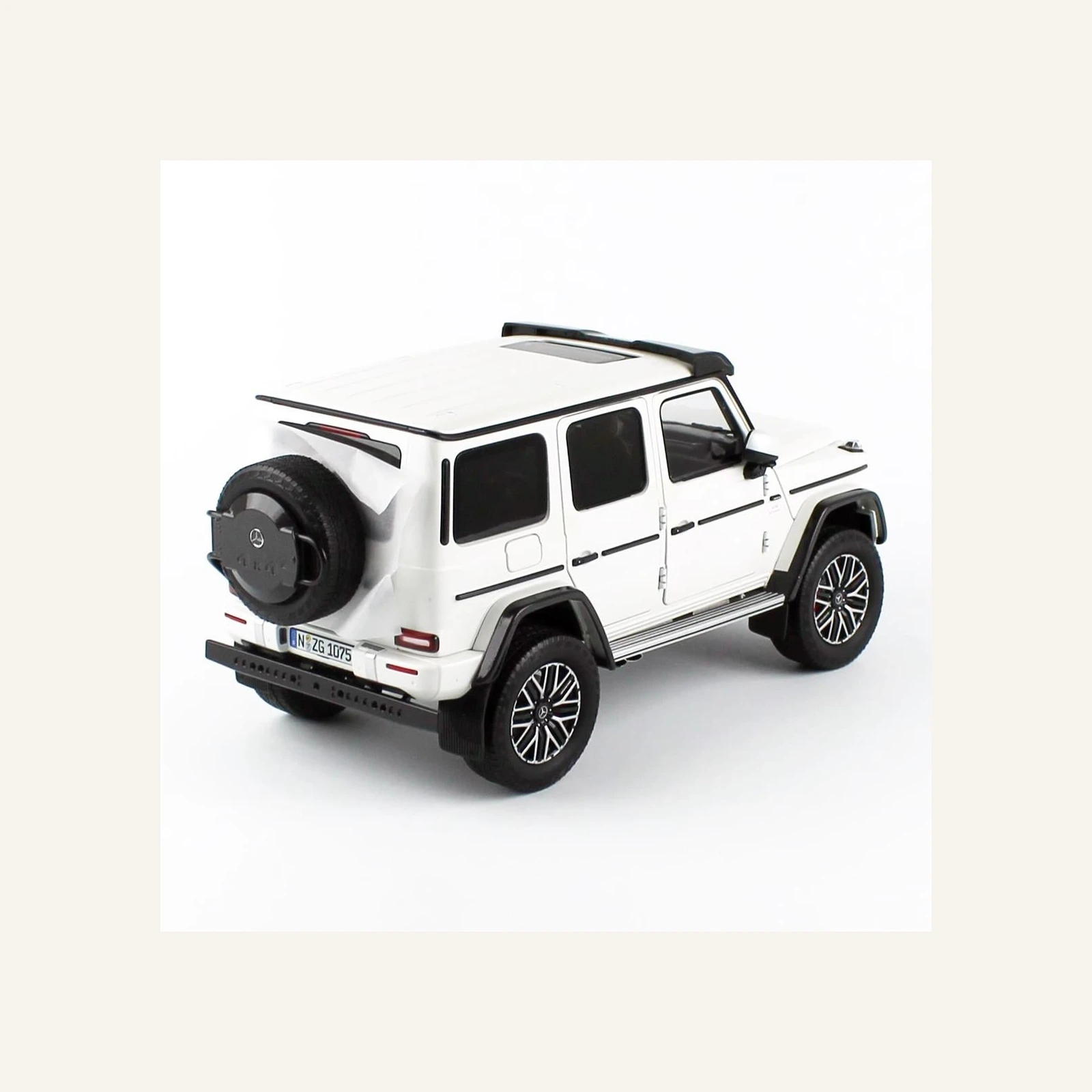 NZG 1075/40 1/18 Ölçek, Mercedes-AMG G 63, Arazi Aracı, Opak Beyaz