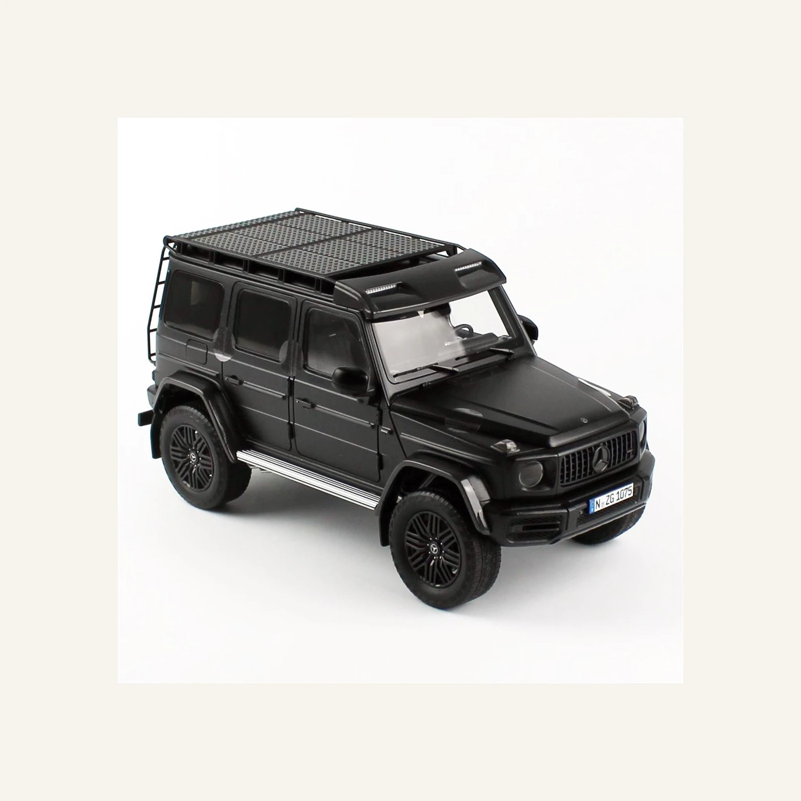 NZG 1075.1/50 1/18 Ölçek, Mercedes-AMG G 63 Arazi Aracı, Gece Siyahı