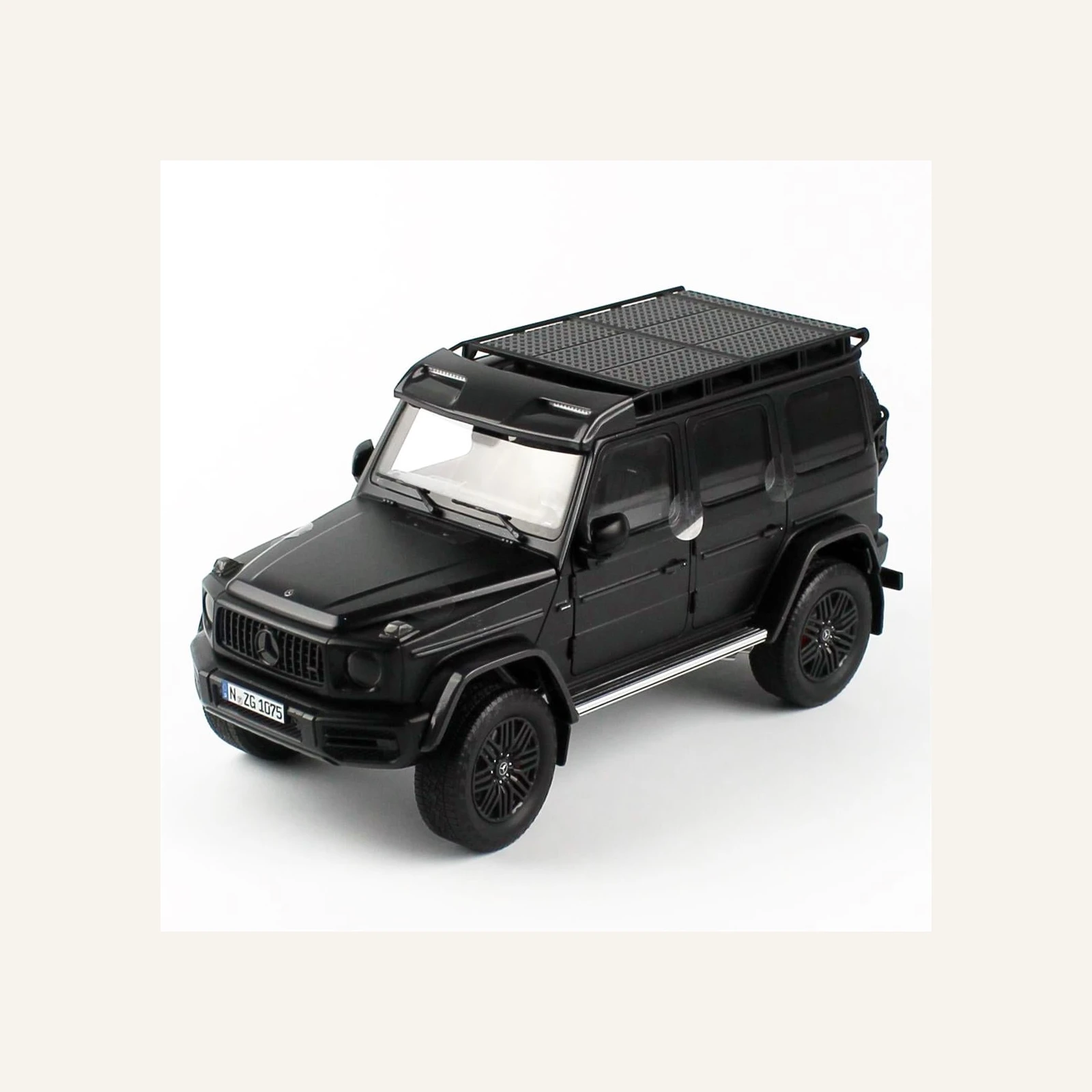 NZG 1075.1/50 1/18 Ölçek, Mercedes-AMG G 63 Arazi Aracı, Gece Siyahı