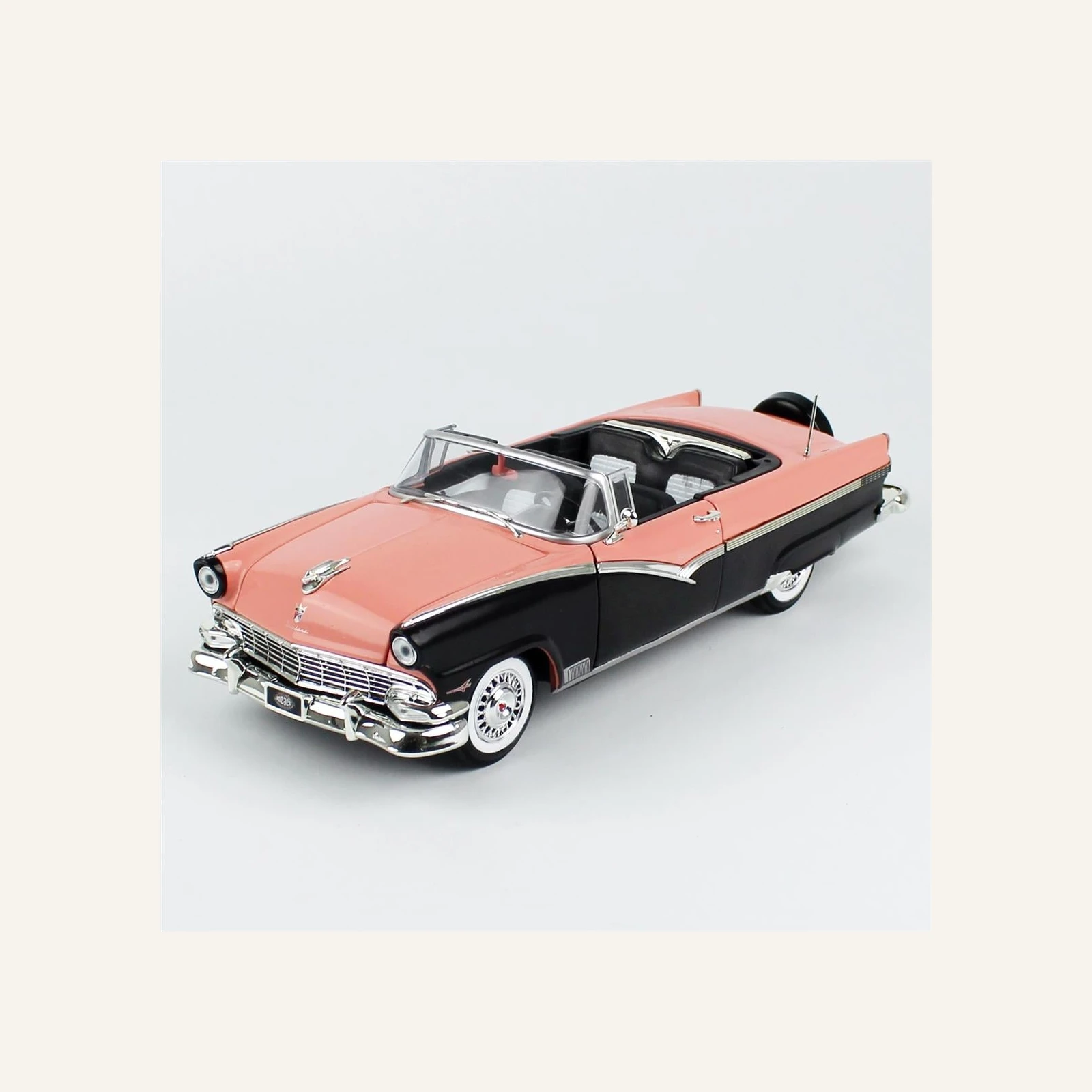 AutoWorld AMM1270 1/18 Ölçek, 1956 Ford Fairlane Sunliner, Pembe ve Siyah